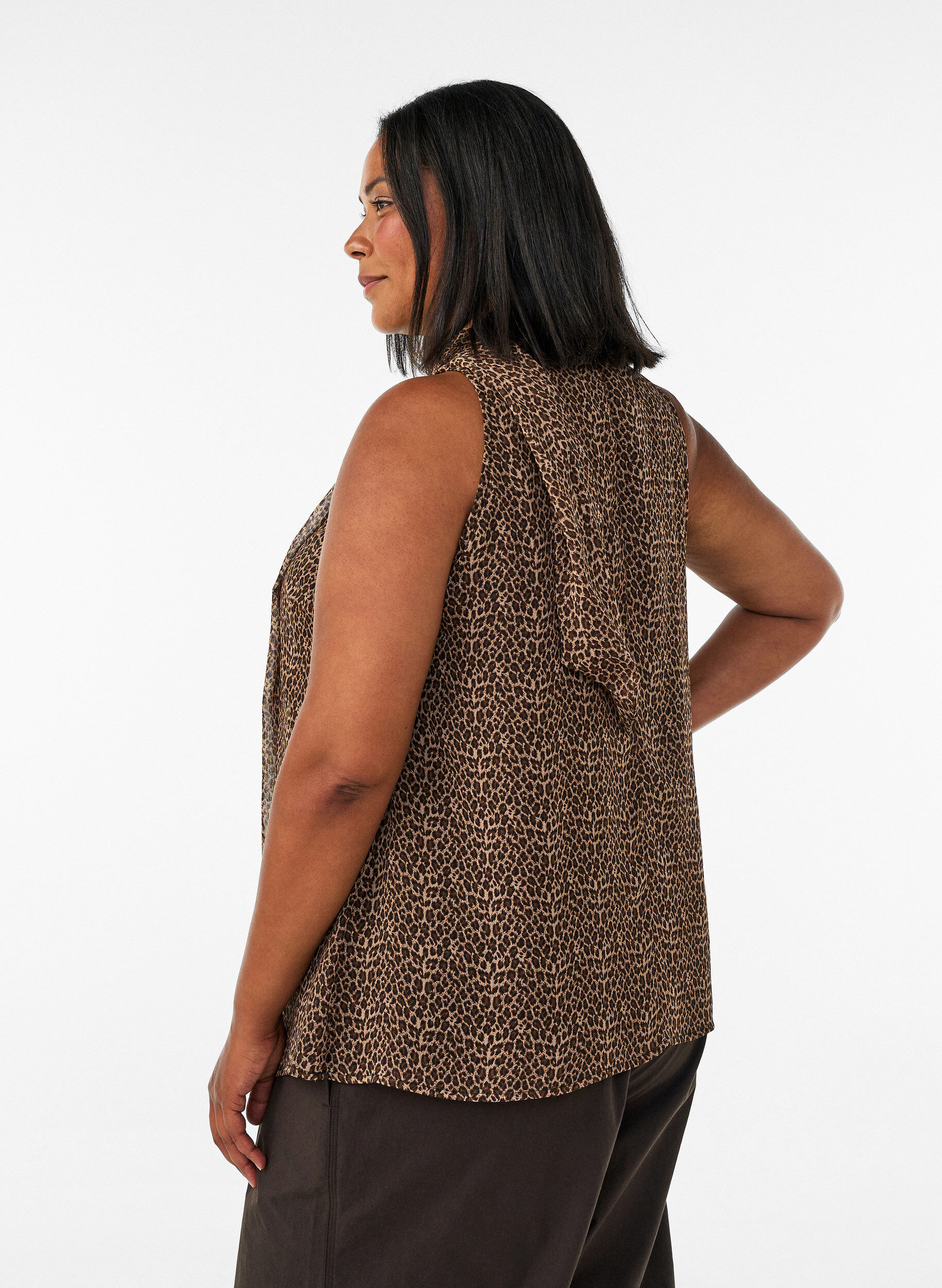 ZizziBlouse sans manches &agrave; col montant avec un n&oelig;ud, Marron, Model image number 2