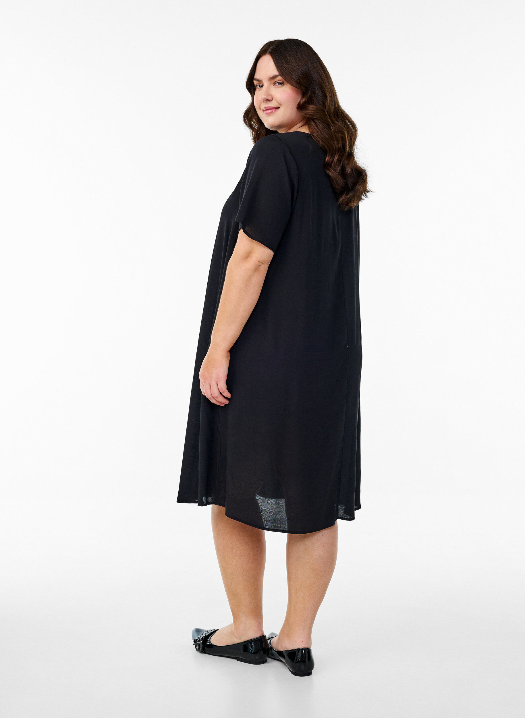 Zizzi Robe &eacute;vas&eacute;e en viscose, Noir, Model image number 2