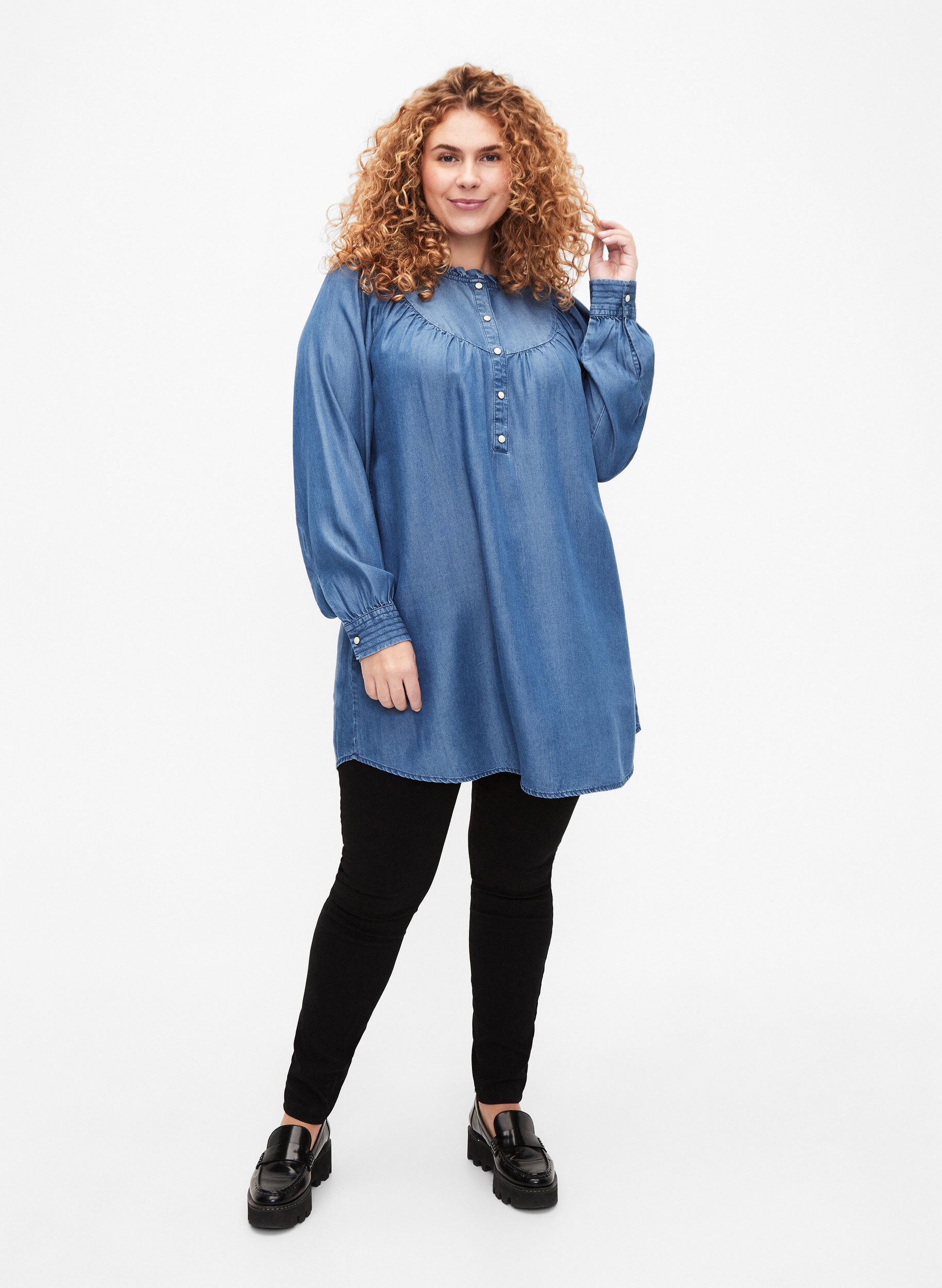 Zizzi Tunique &agrave; manches longues en Lyocell TENCEL&trade;, Medium Blue denim, Model image number 2