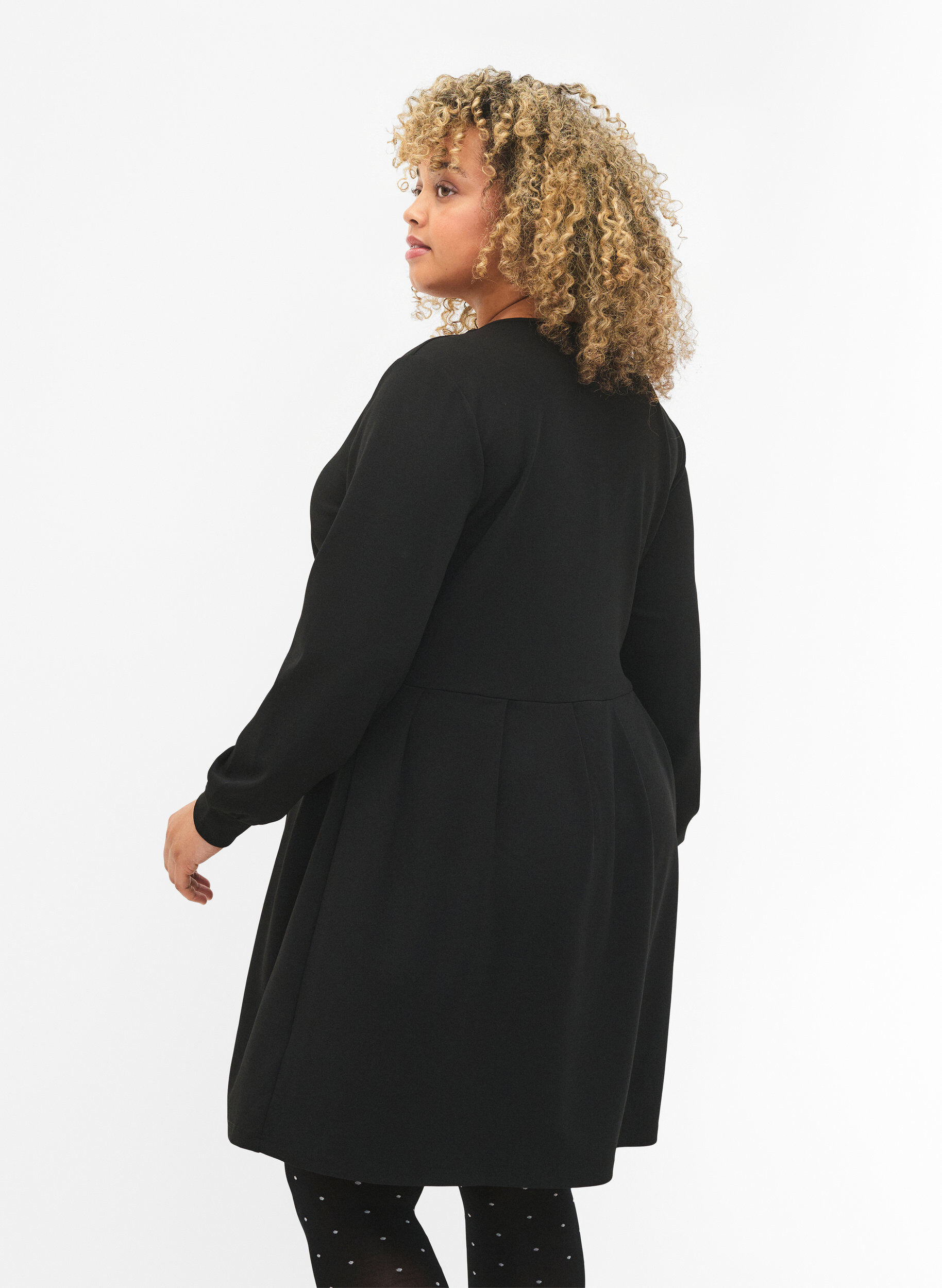 Zizzi Robe forme A avec d&eacute;collet&eacute; en V, Black, Model image number 1