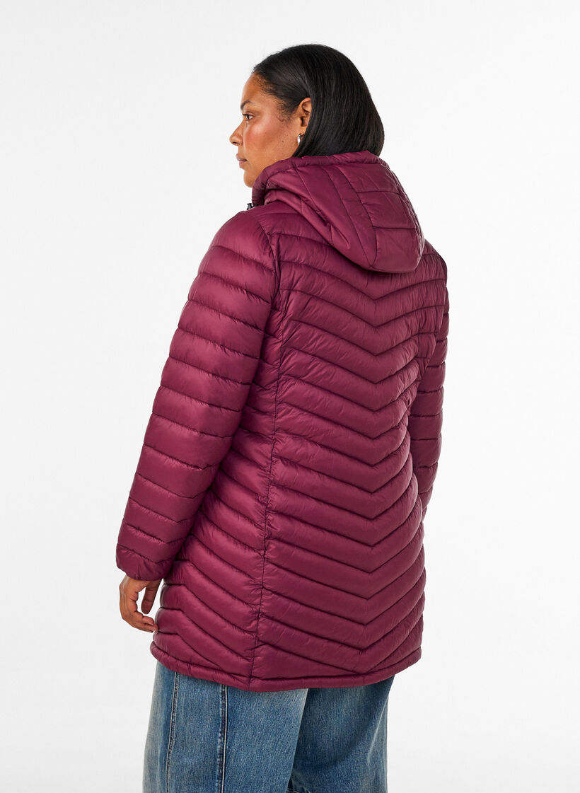 Veste l&eacute;g&egrave;re avec des poches et une capuche d&eacute;tachable, Bordeaux, Model image number 2
