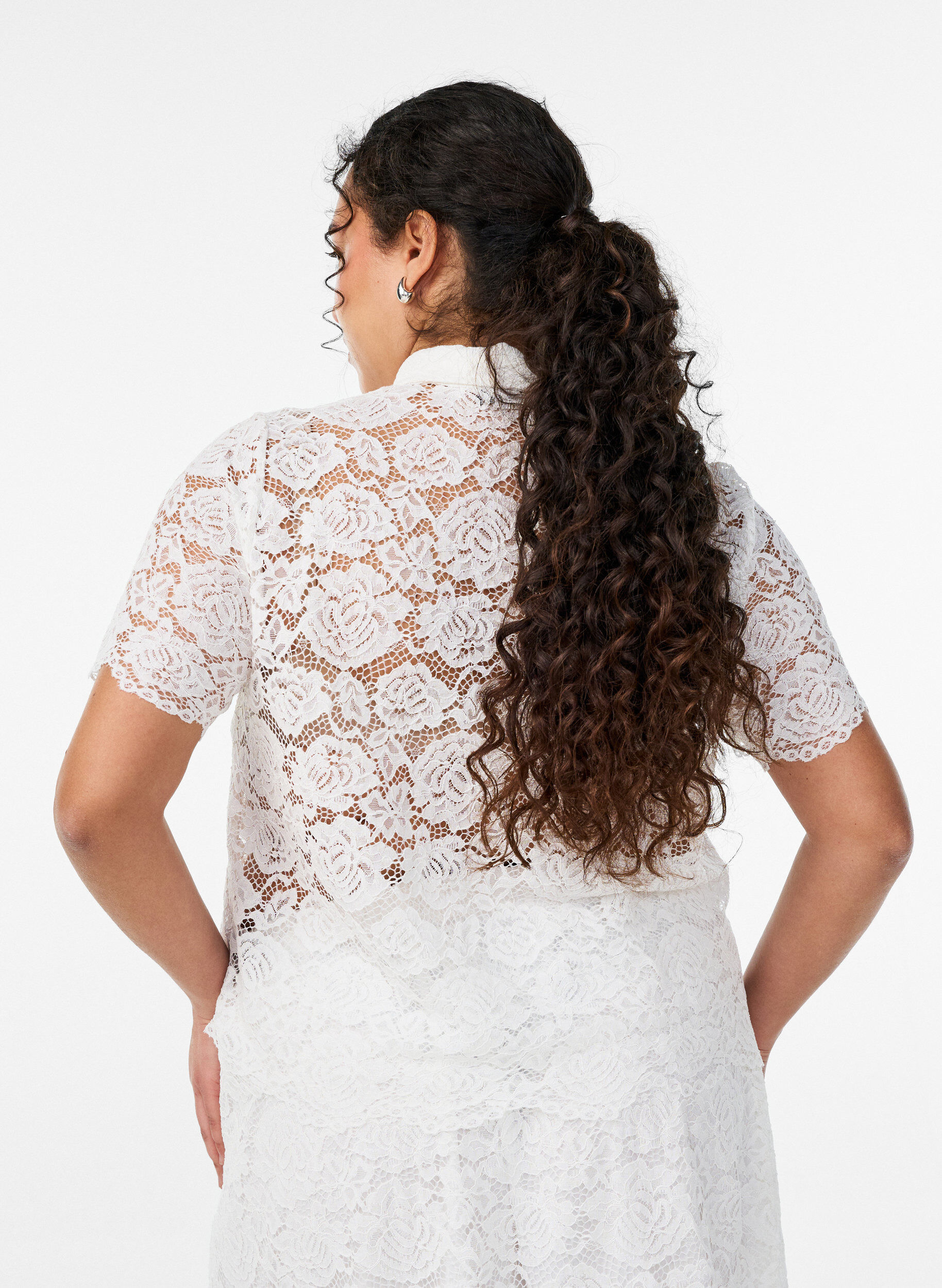 Zizzi Chemisier en dentelle avec boutons perl&eacute;s, Blanc, Model image number 2