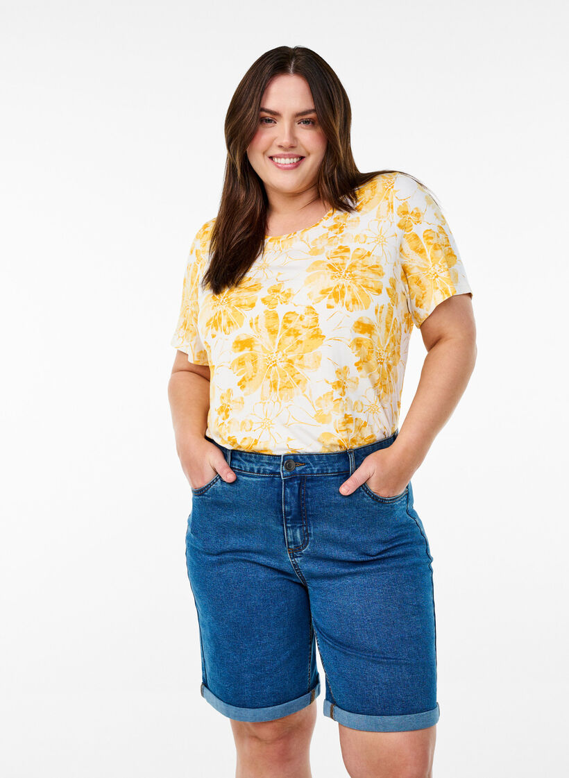 Short en jean taille haute et coupe ajust&eacute;e, Bleu, Model image number 0