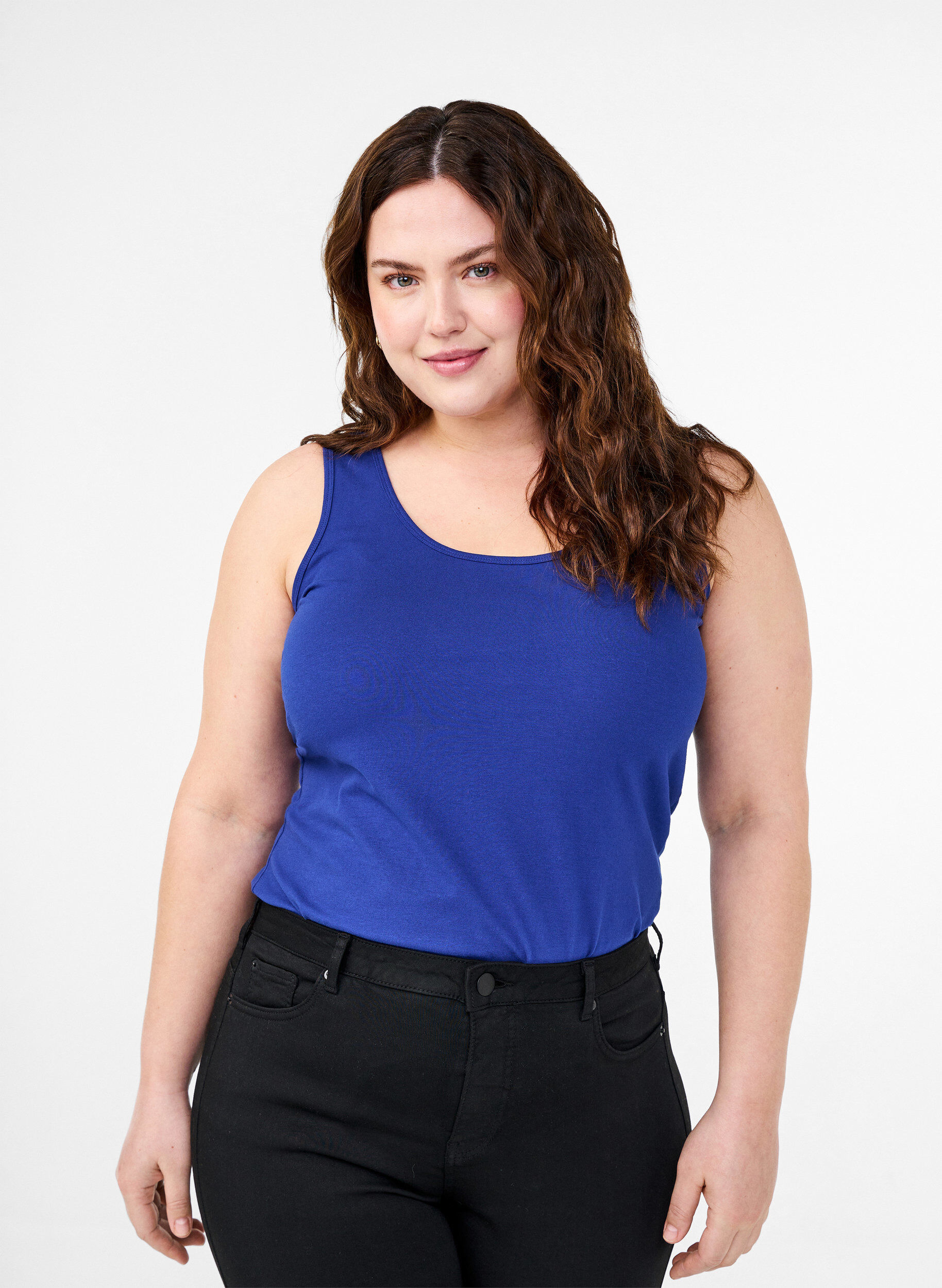 Top basique de couleur unie en coton, Bleu, Model