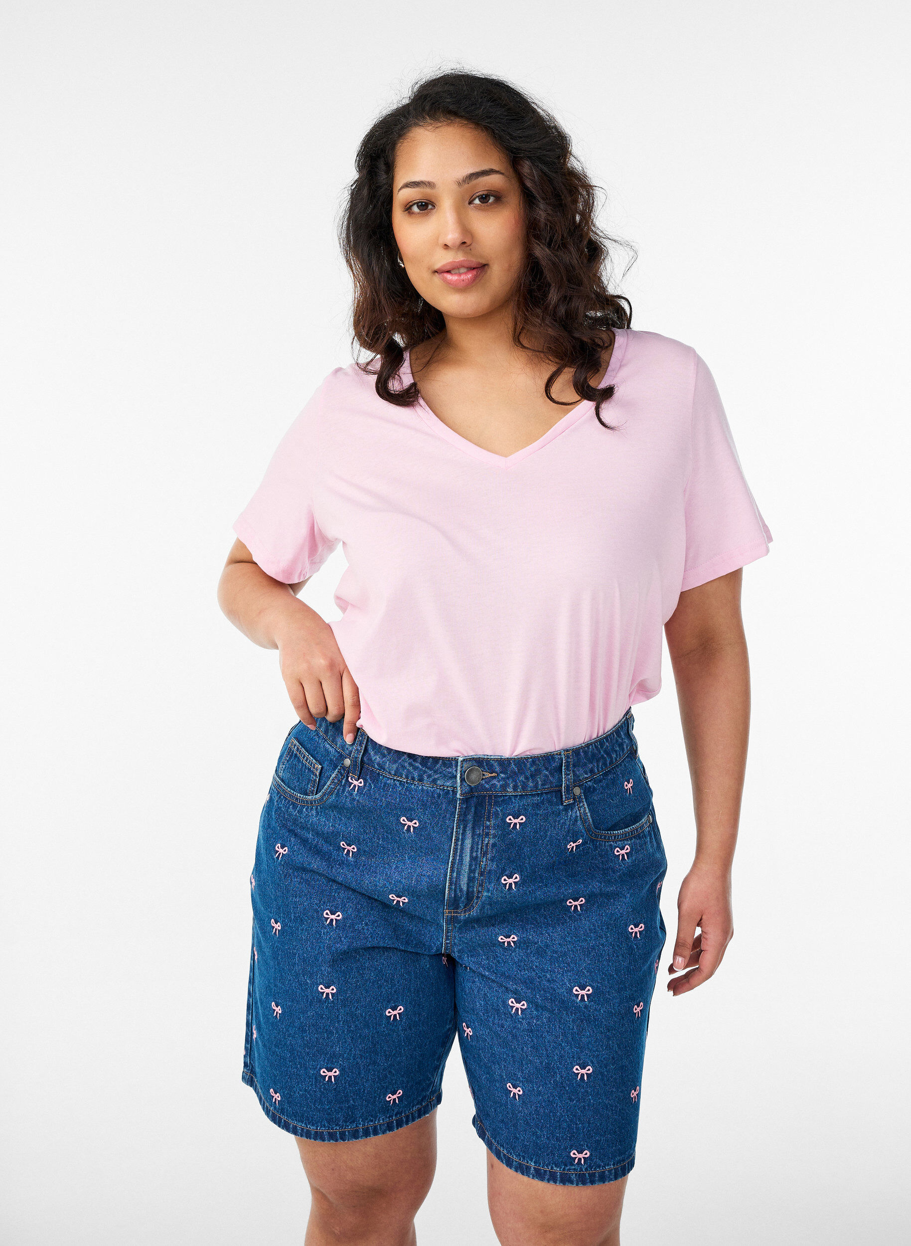 ZizziShort en jean brod&eacute;, Bleu, Model image number 0