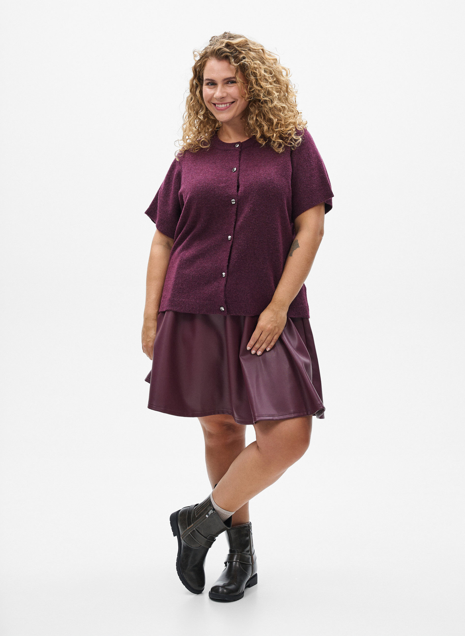 Zizzi Cardigan en tricots &agrave; manches courtes, Bordeaux fonc&eacute;, Model image number 1