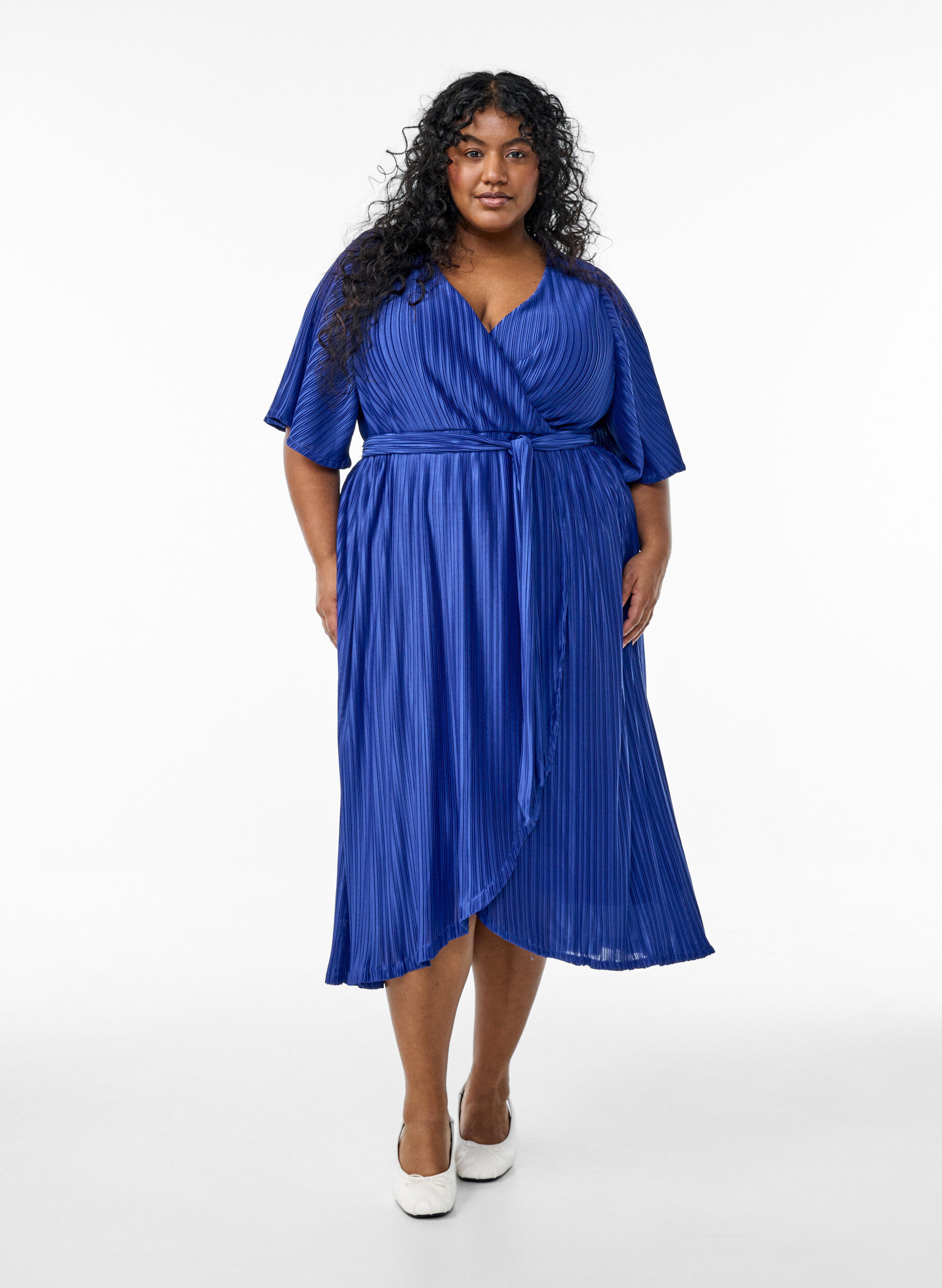 ZizziRobe midi pliss&eacute;e avec manches chauve-souris, Bleu, Model image number 0