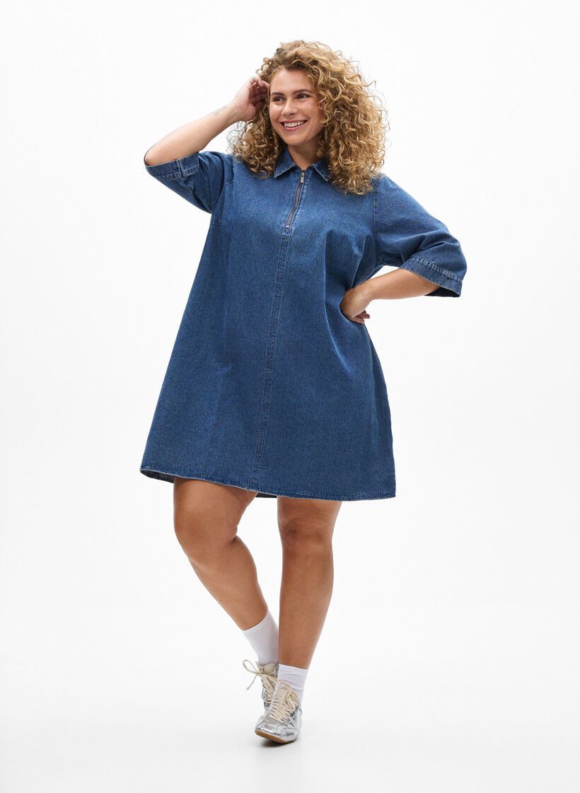 Petite robe en jean avec fermeture &eacute;clair et manches 3/4, Bleu, Model image number 1