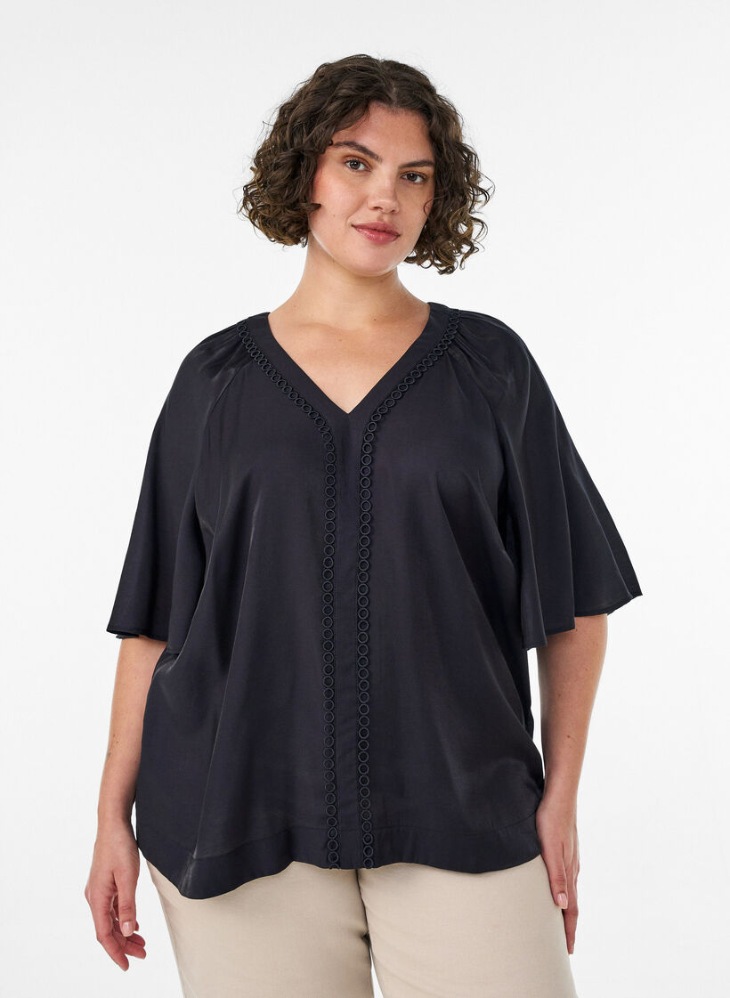 Blouse en viscose avec col en V et d&eacute;tails d&eacute;coratifs, Noir, Model image number 0