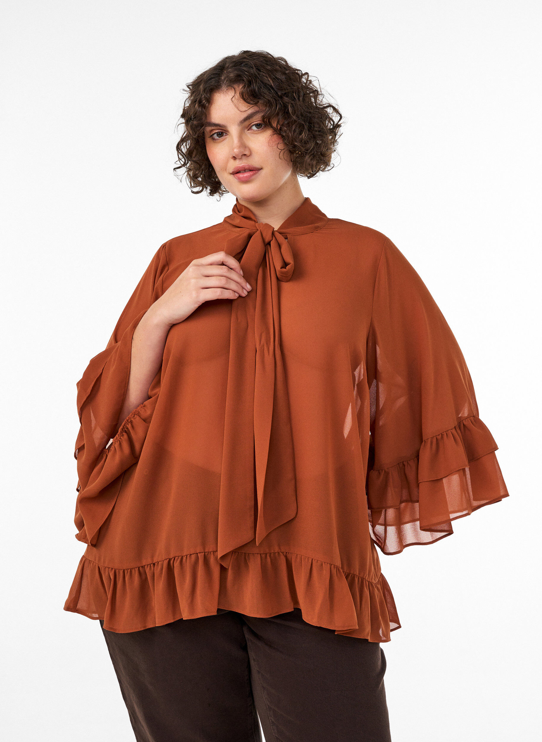 ZizziBlouse avec ruban &agrave; nouer et volants, Camel, Model image number 0