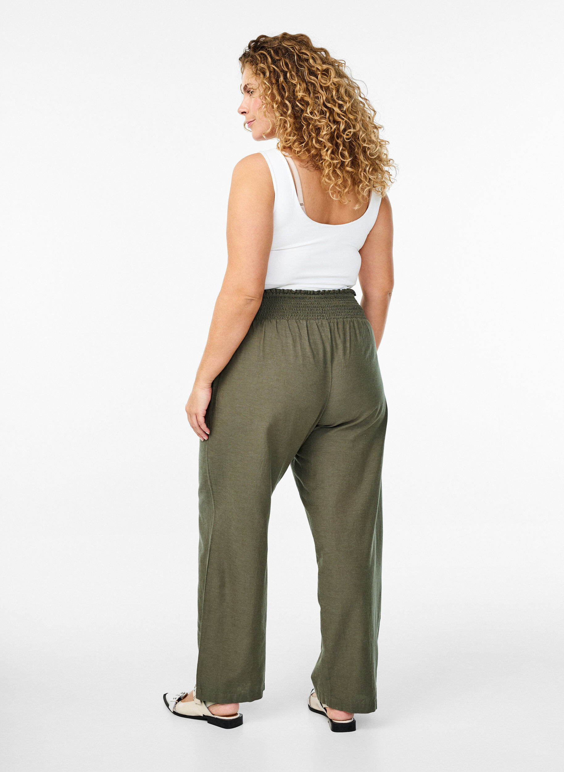 Zizzi Pantalon smock&eacute; avec lin, Vert fonc&eacute;, Model image number 1