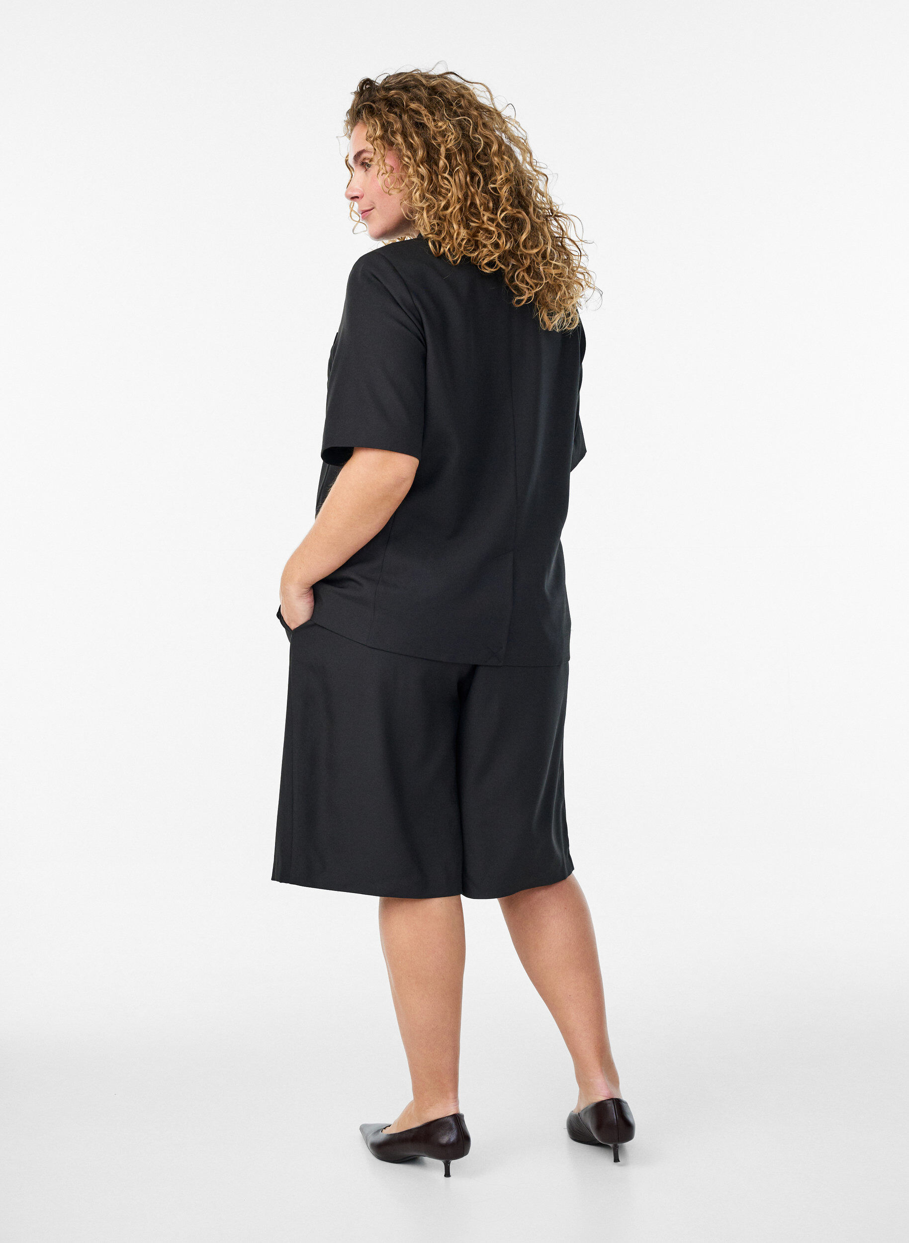 ZizziShort bermuda ample &agrave; taille haute, Noir, Model image number 2