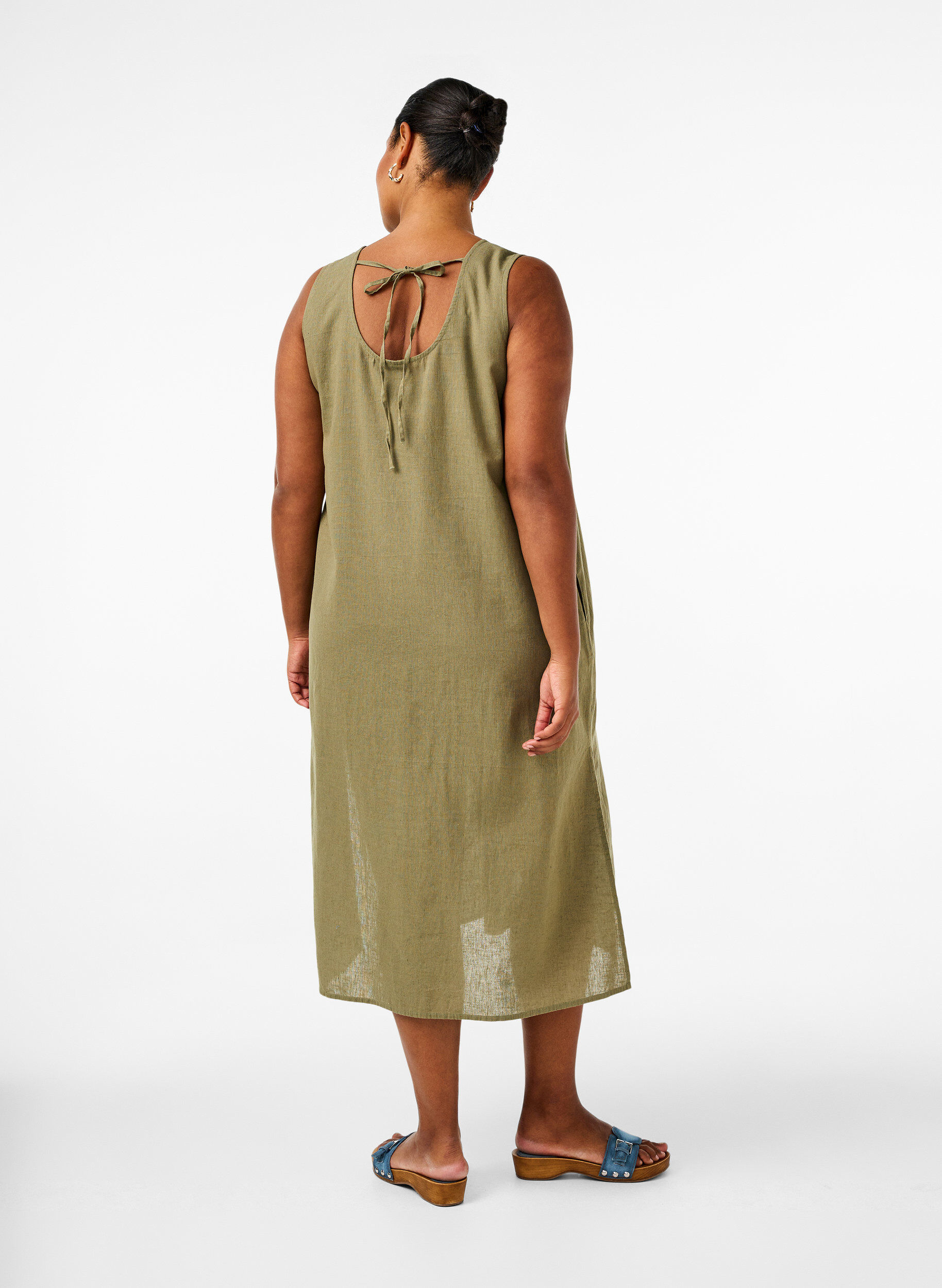 Zizzi Robe sans manches en m&eacute;lange de coton avec du lin, Deep Lichen Green, Model image number 1
