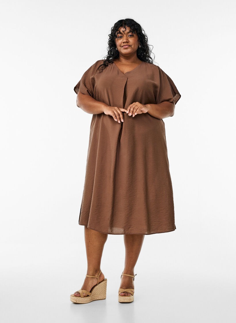 Robe &agrave; col en V en viscose, Marron, Model image number 1