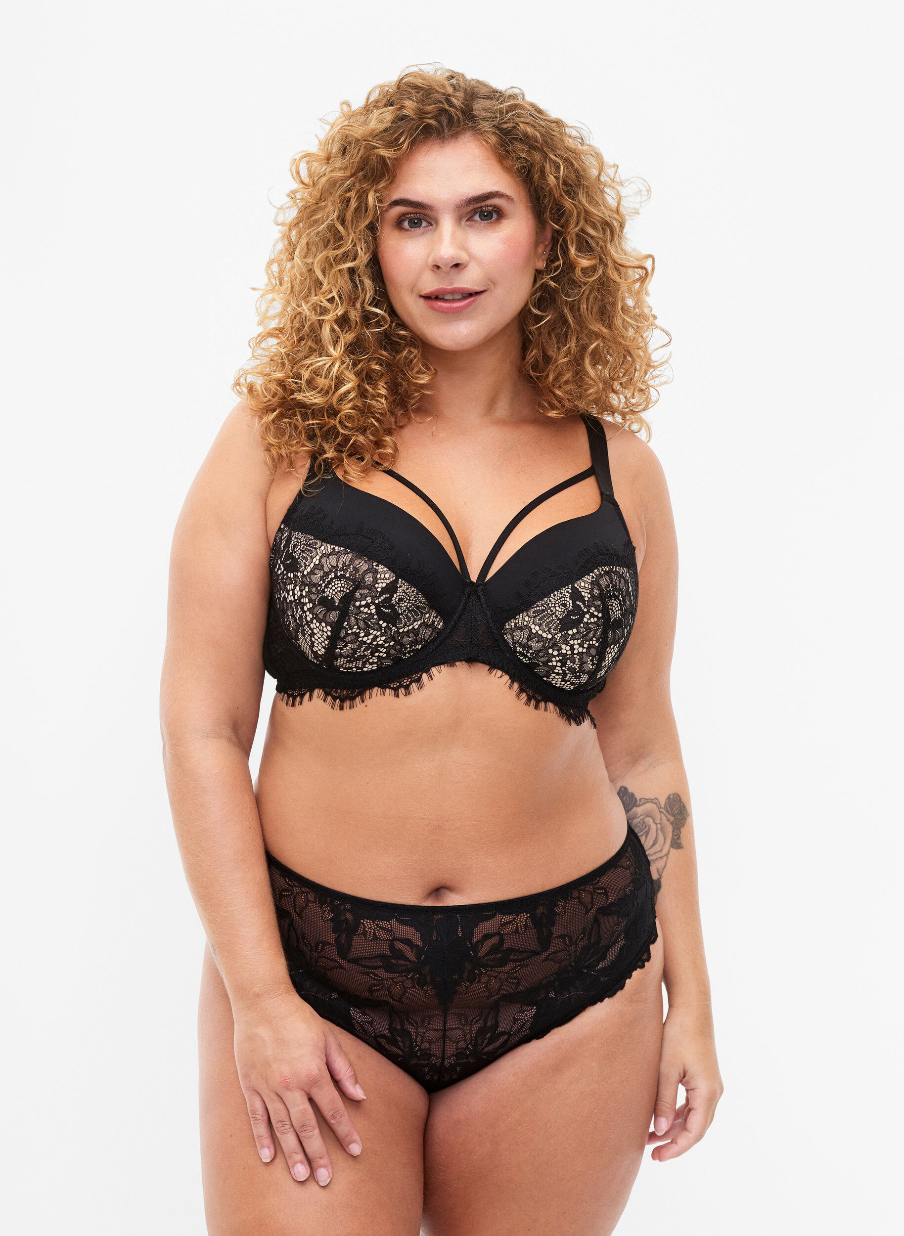 Zizzi Soutien-gorge rembourr&eacute; avec dentelle et lacet, Black, Model image number 2