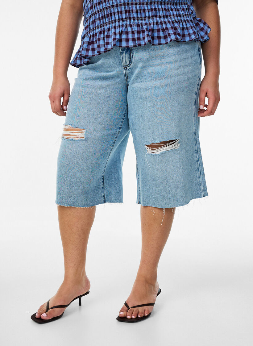 Jean cropped &agrave; effet us&eacute; et bords bruts, Bleu Clair, Model