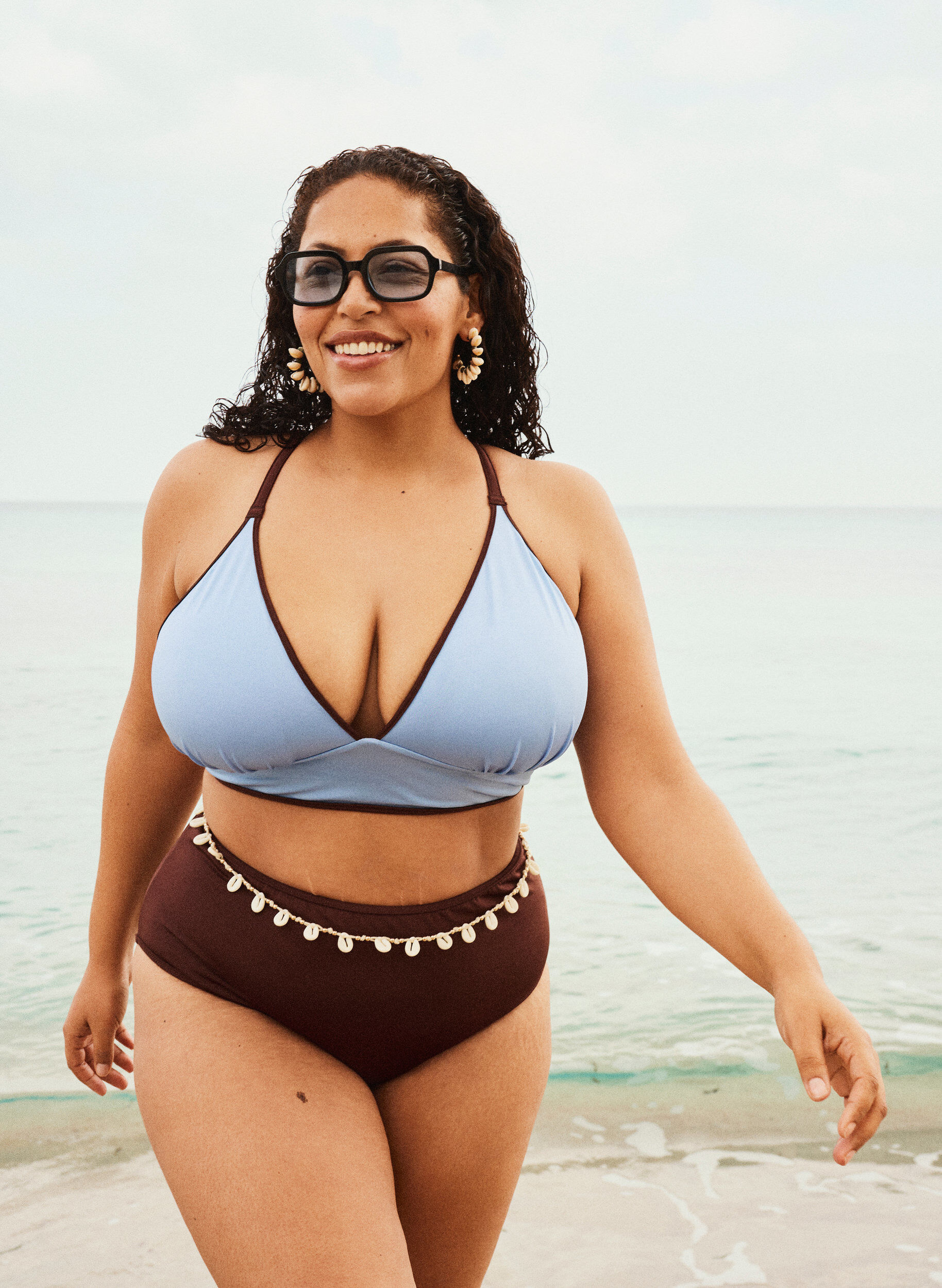 ZizziHaut de bikini r&eacute;versible avec d&eacute;collet&eacute; en V et bretelles crois&eacute;es dans le dos, Marron, Image image number 0