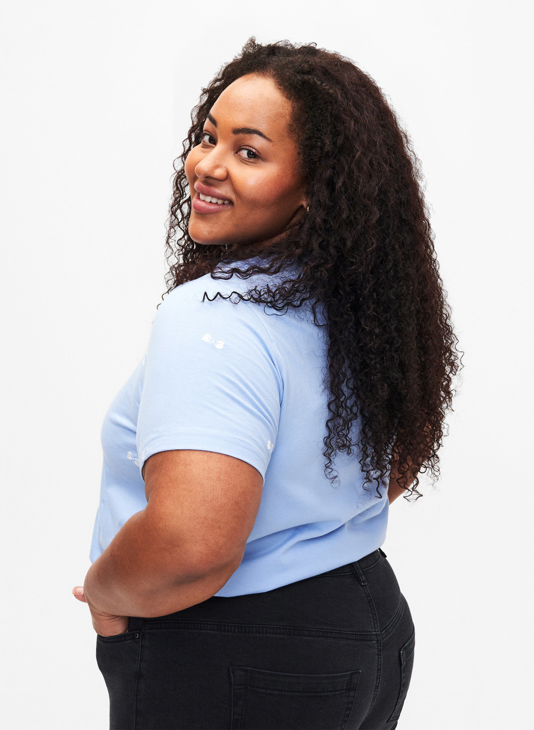 Zizzi T-shirt en coton biologique avec des n&oelig;uds, Serenity W. Bow Emb., Model image number 1