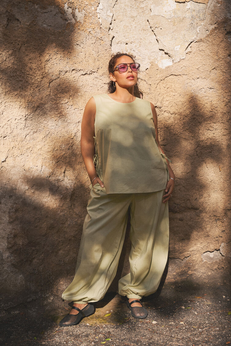 Ensemble coordonn&eacute; avec pantalon ballon, , Model