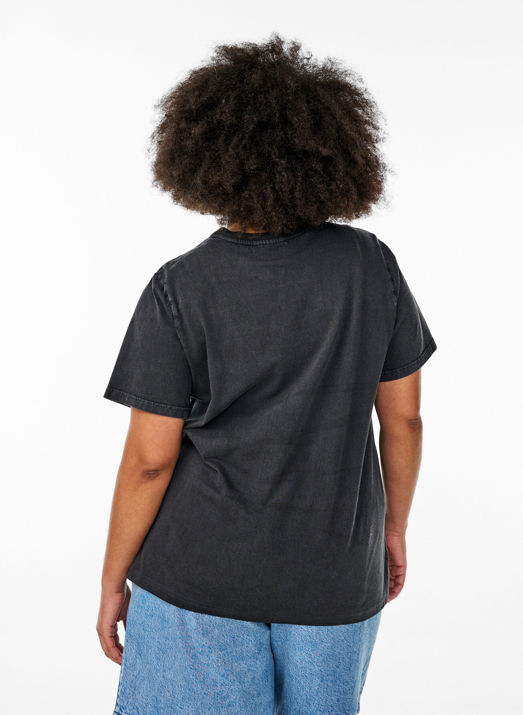 Zizzi T-shirt en coton bio avec imprim&eacute; original, Gris, Model image number 2