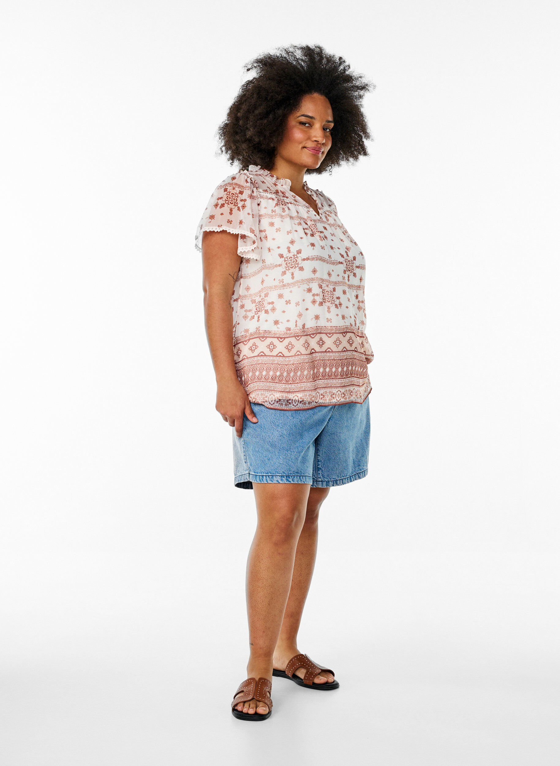 Zizzi Chemisier &agrave; motifs avec d&eacute;tails &agrave; volants et manches courtes, Vanille, Model image number 1