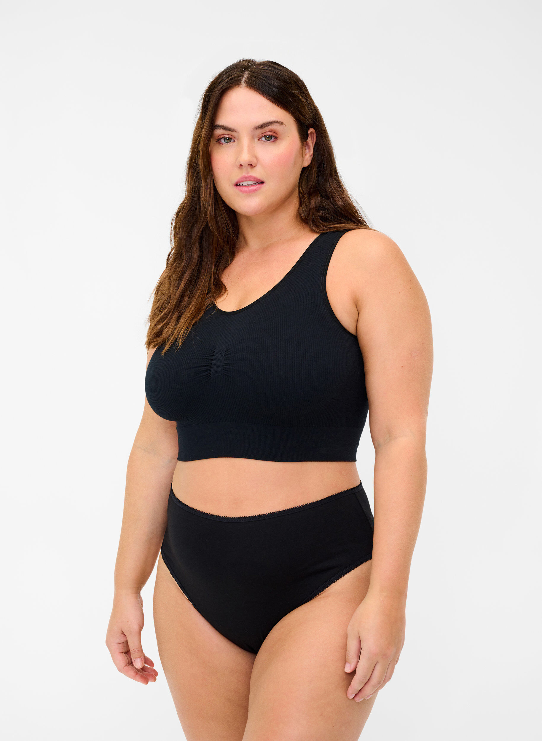Zizzi Soutien-gorge sans armatures en qualit&eacute; c&ocirc;tel&eacute;, Black, Model image number 2