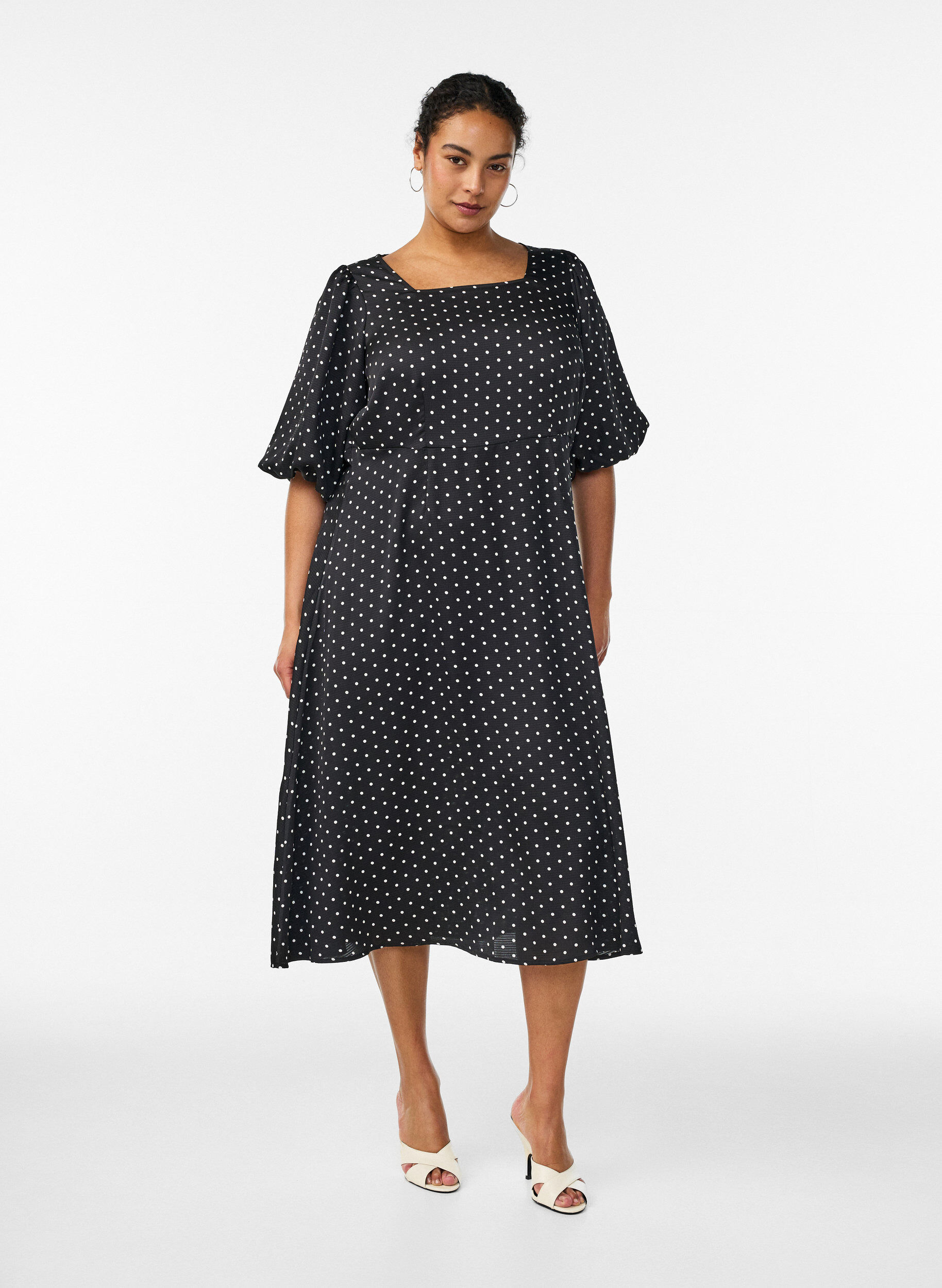 Robe midi &agrave; pois avec encolure carr&eacute;e, Noir, Model