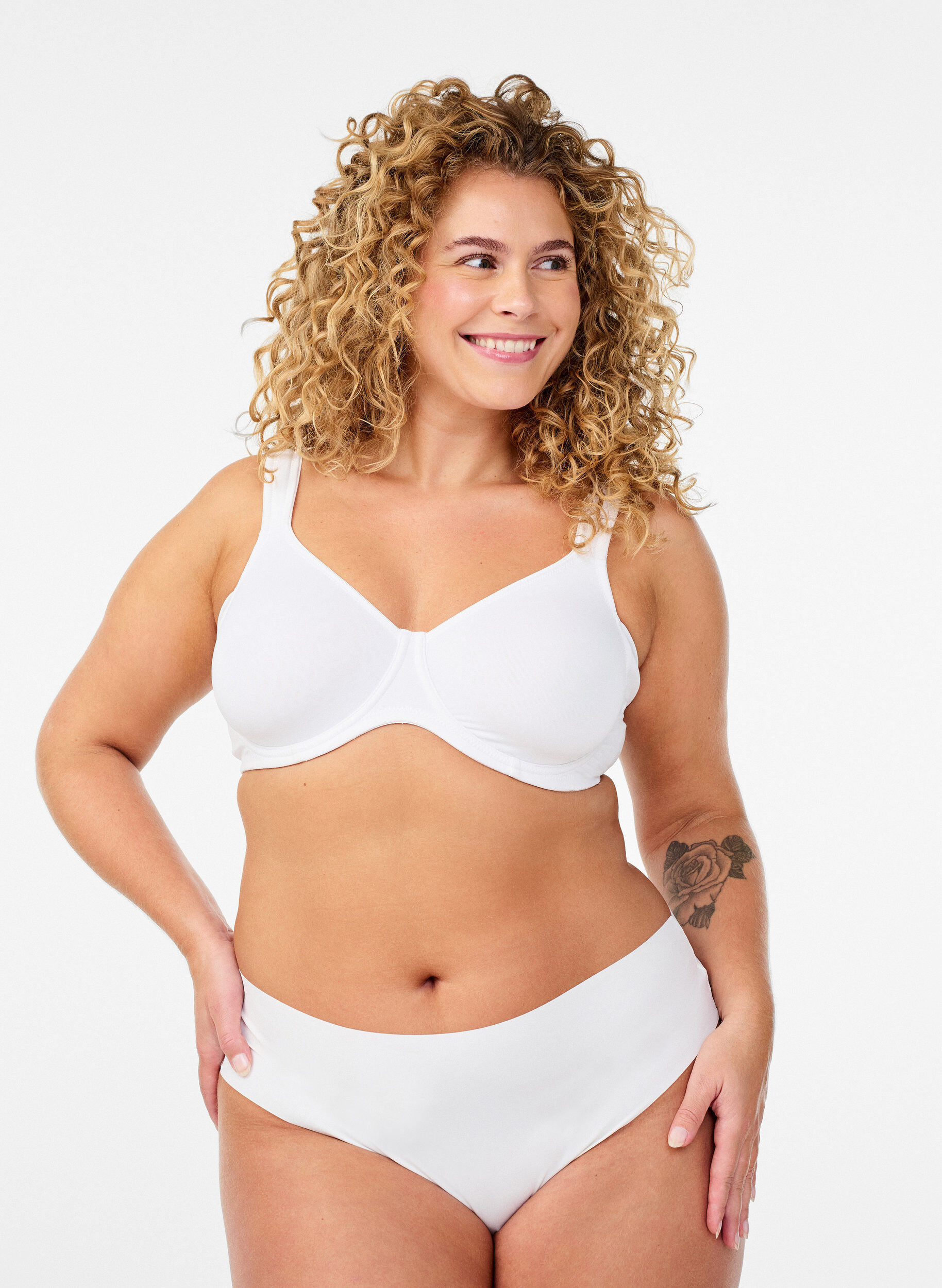 Zizzi Soutien-gorge confort avec armatures et bonnets moul&eacute;s, Blanc, Model image number 1