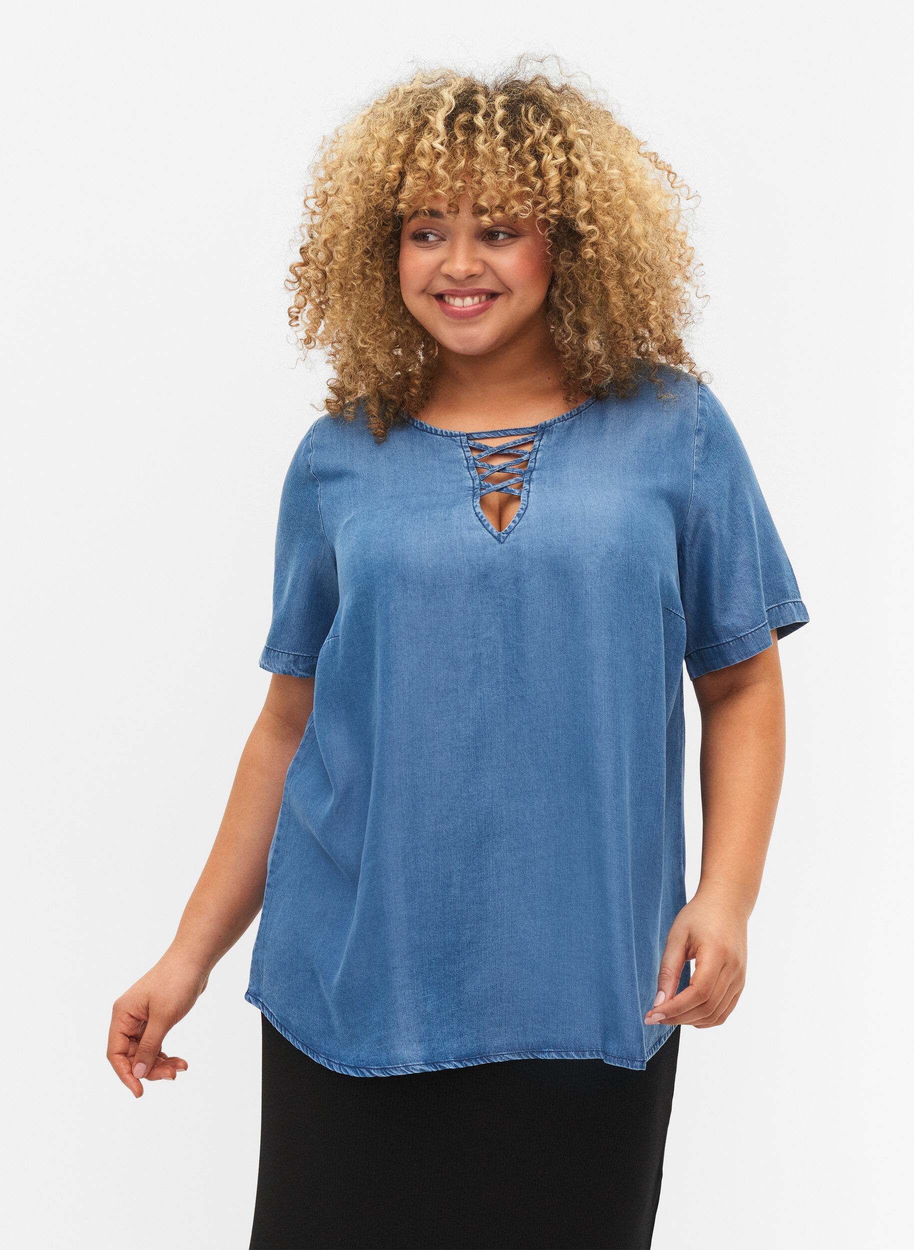 Zizzi Blouse &agrave; manches courtes en lyocell (TENCEL&trade;), Blue denim, Model image number 0