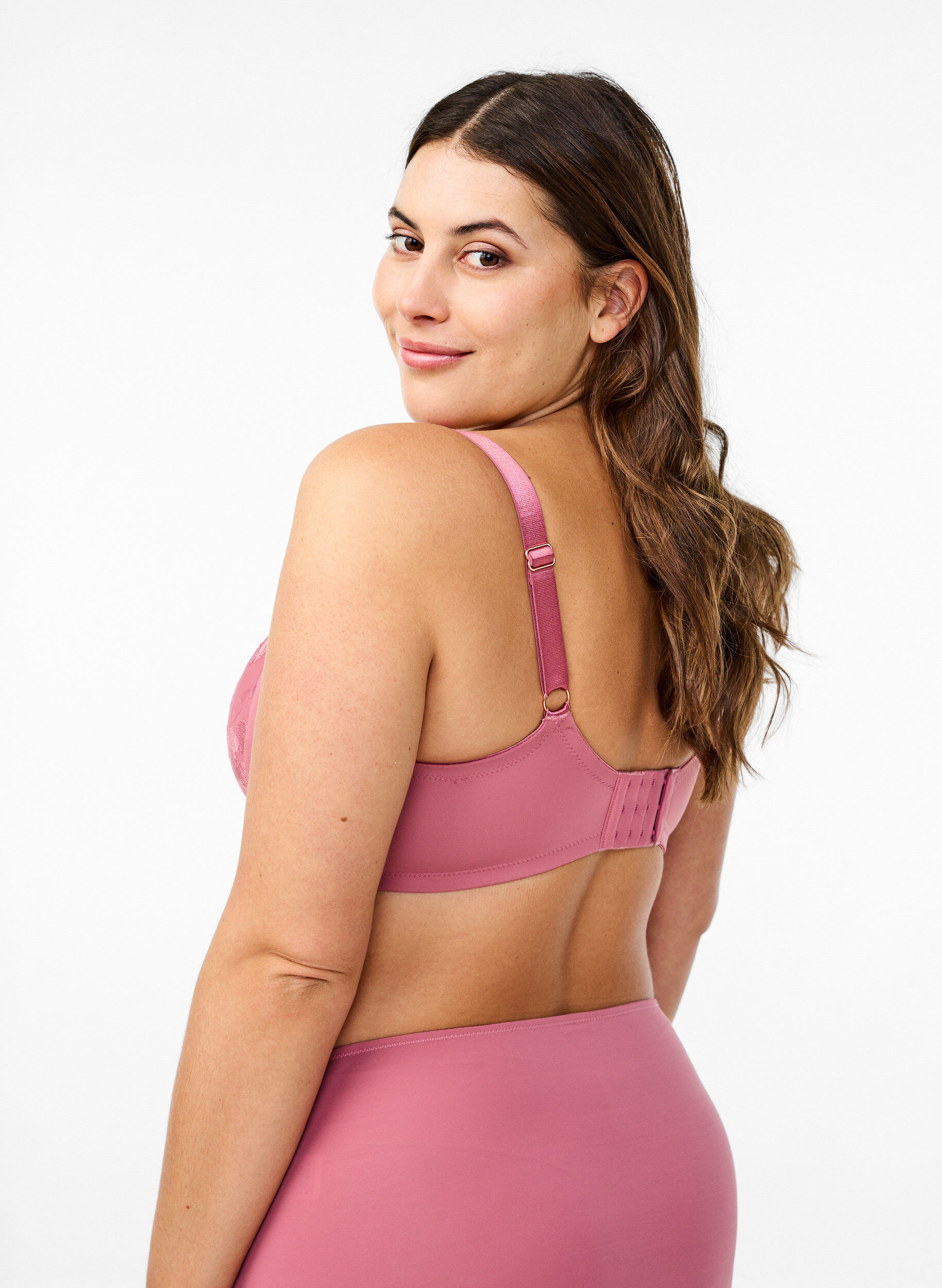 Zizzi Soutien-gorge rembourr&eacute; avec broderie florale, Rose poudr&eacute;e, Model image number 1