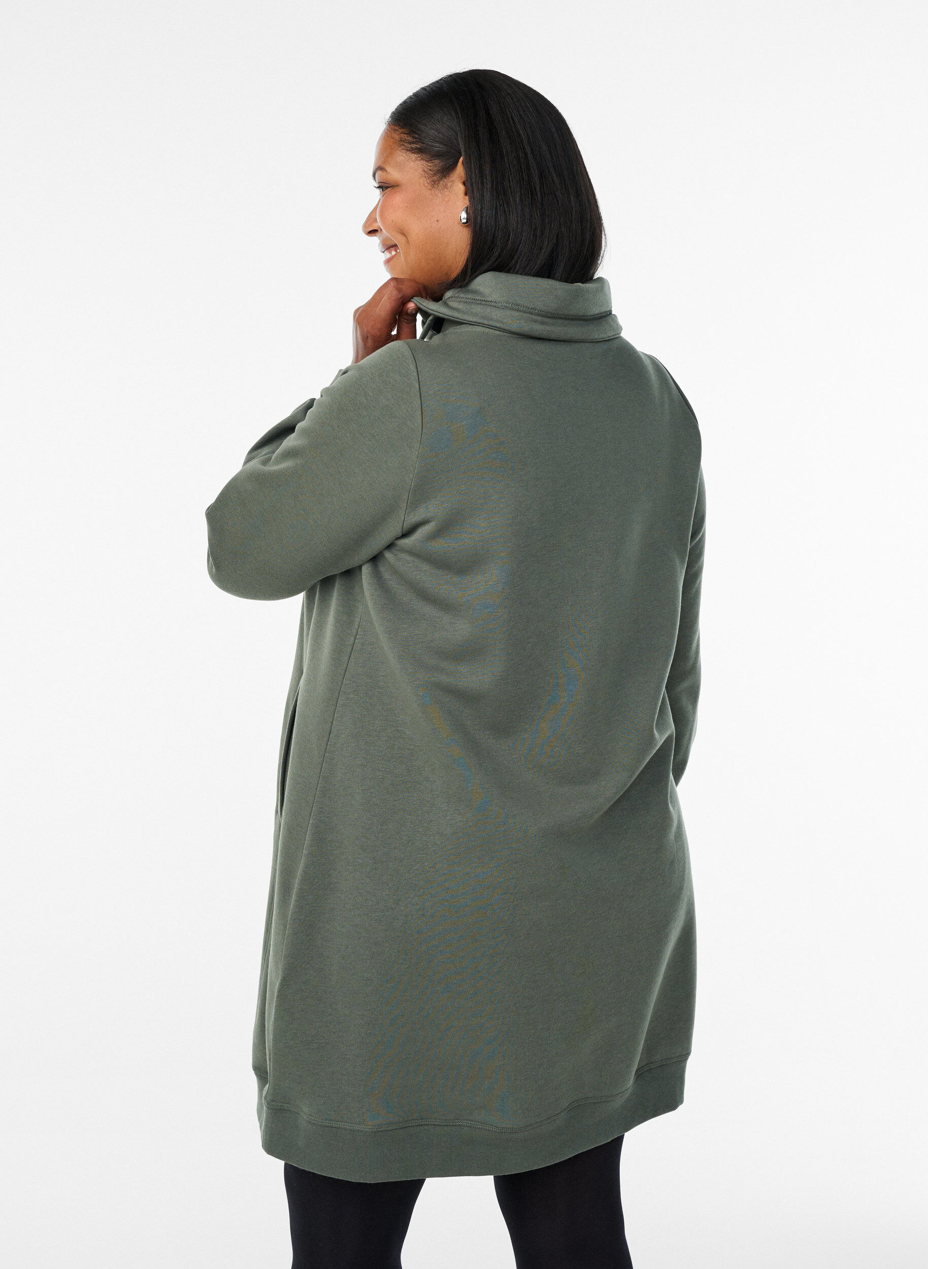 Zizzi FLASH - Robe sweat-shirt courte &agrave; col montant et poches, Vert, Model image number 2
