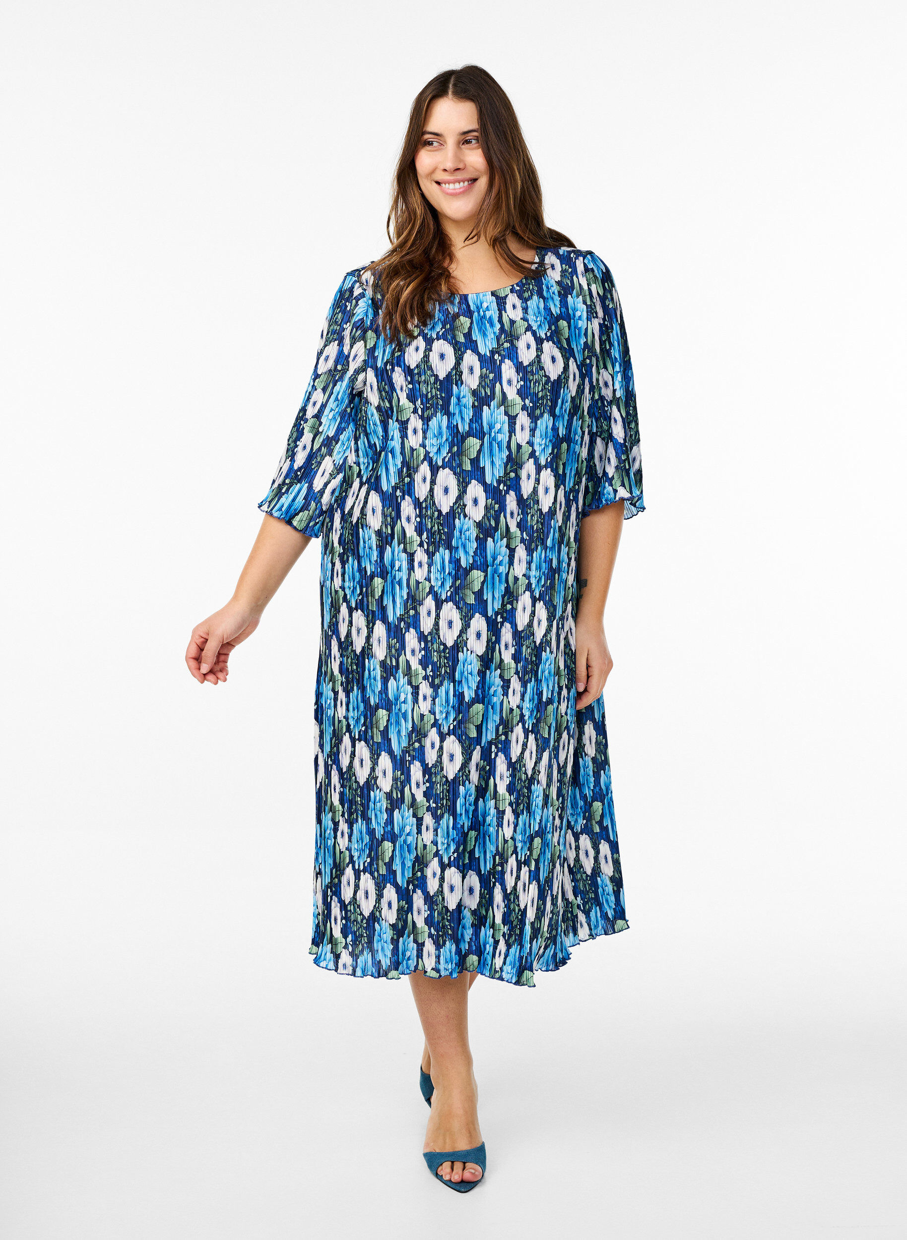 Robe pliss&eacute;e avec manches 3/4, Bleu, Model