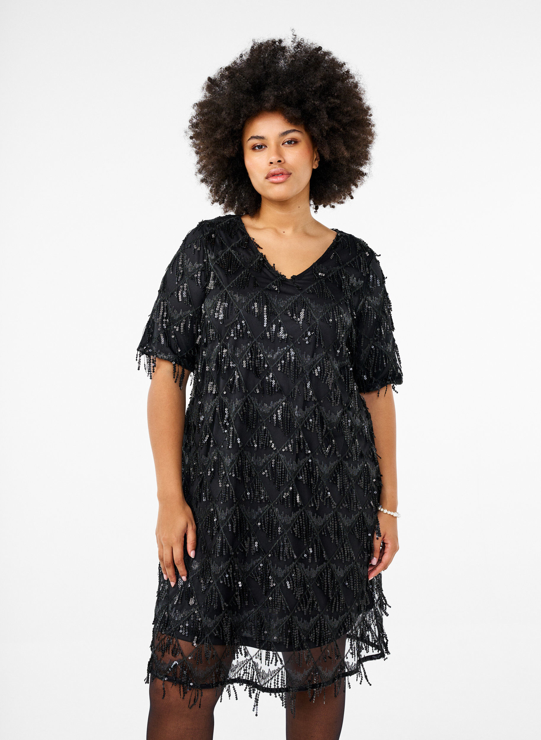 Zizzi Robe courte avec franges &agrave; paillettes, Black, Model image number 0