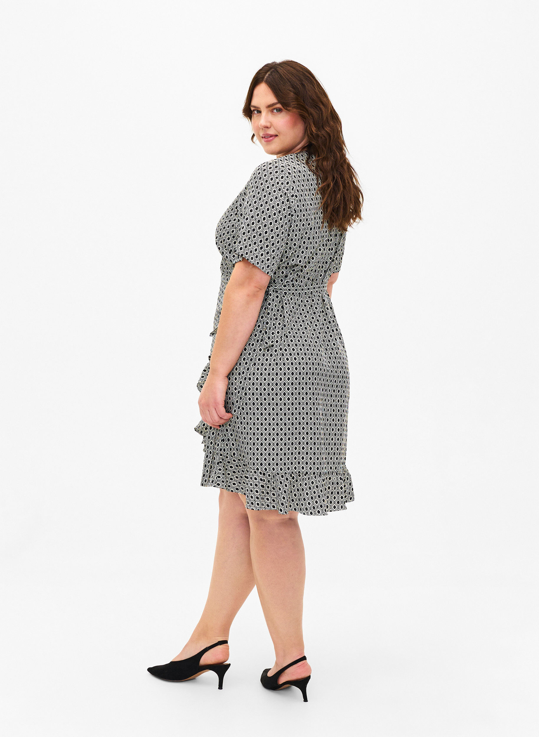 Zizzi FLASH - Robe portefeuille &agrave; manches courtes, Black White Graphic, Model image number 1