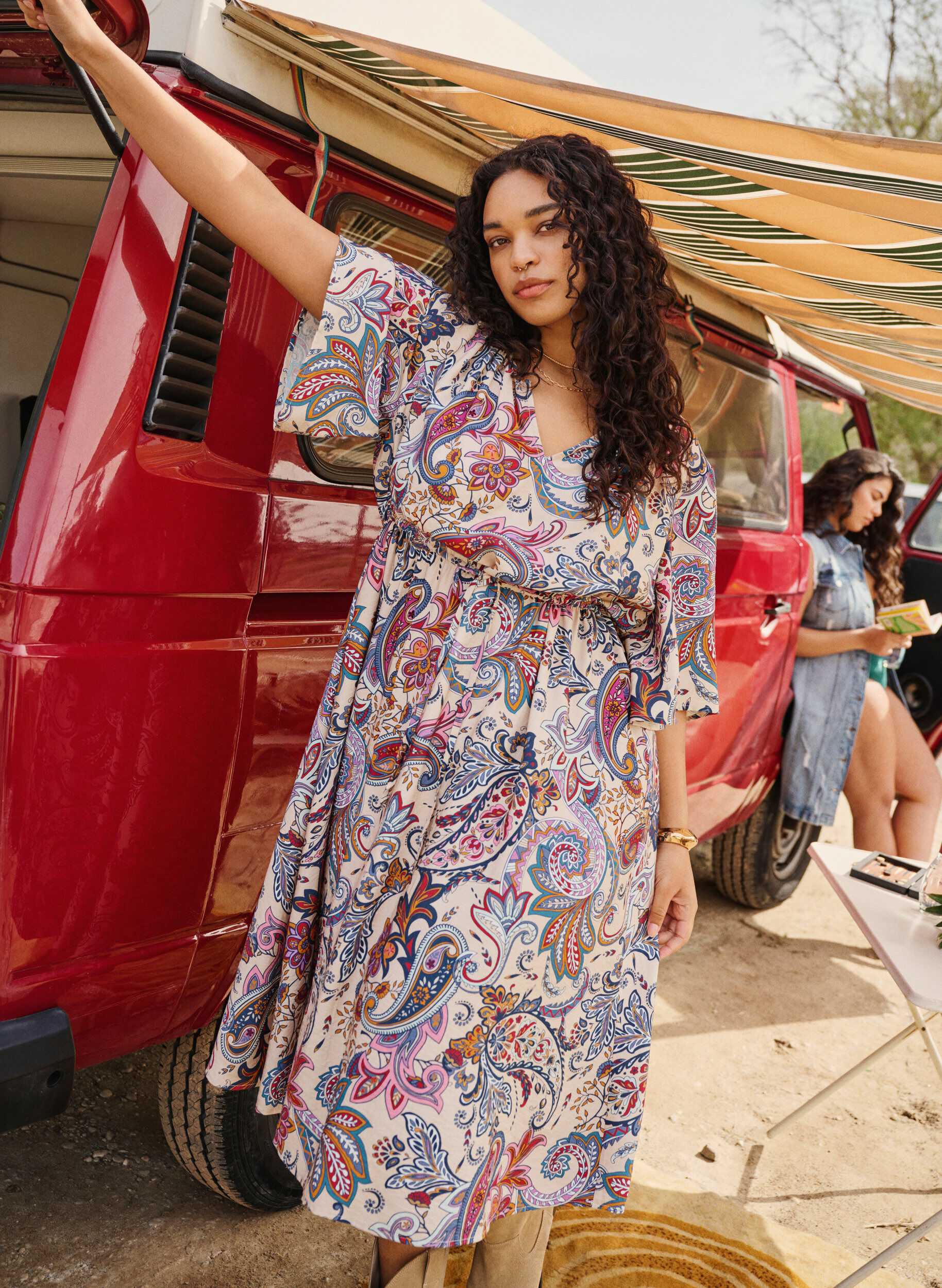 Zizzi Robe manches courtes en viscose avec imprim&eacute; paisley, Sand Do. Paisley AOP, Image image number 0