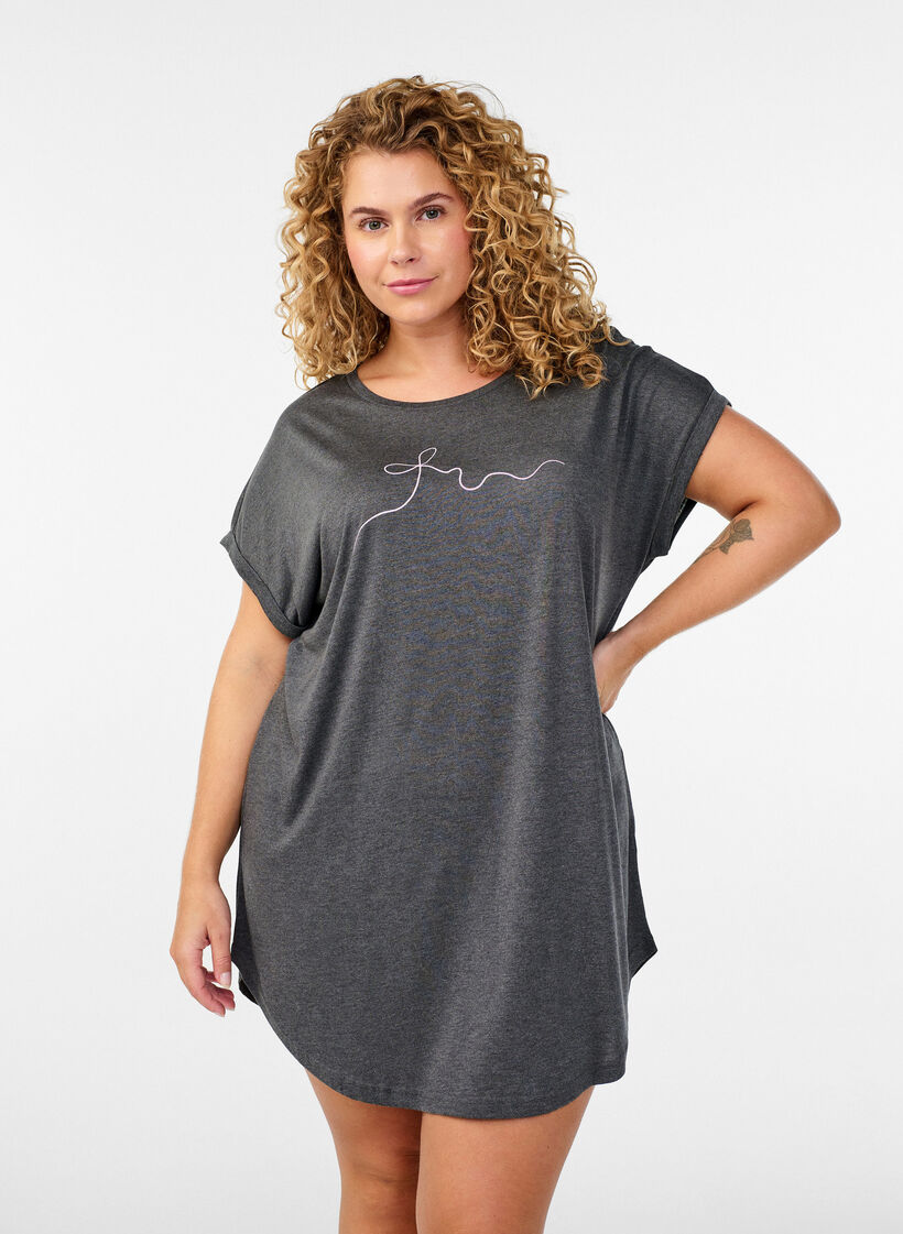 Chemise de nuit &agrave; manches courtes avec imprim&eacute; texte, Noir, Model image number 0