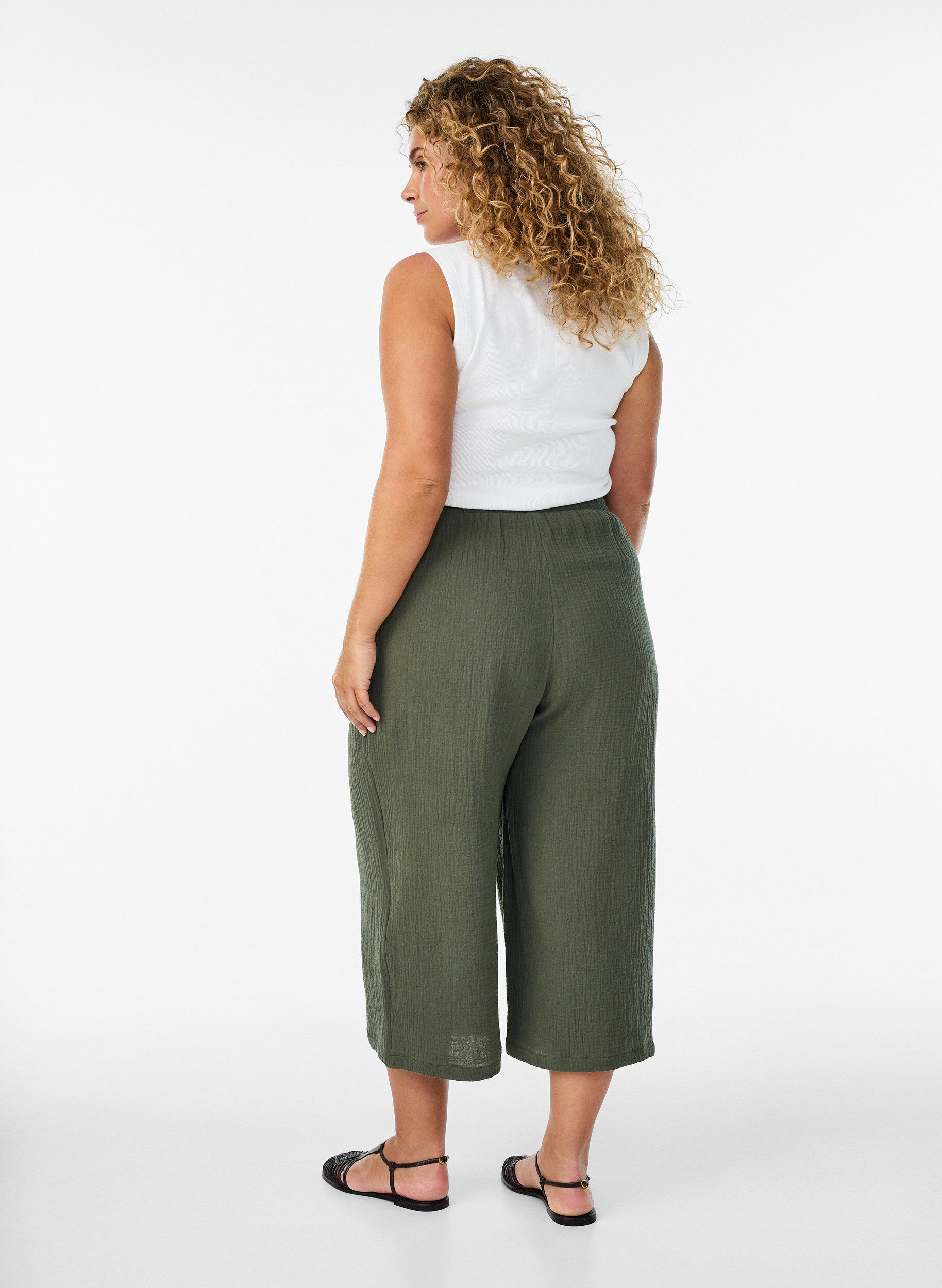 Zizzi Pantalon culotte en mousseline de coton avec taille haute, Vert, Model image number 1