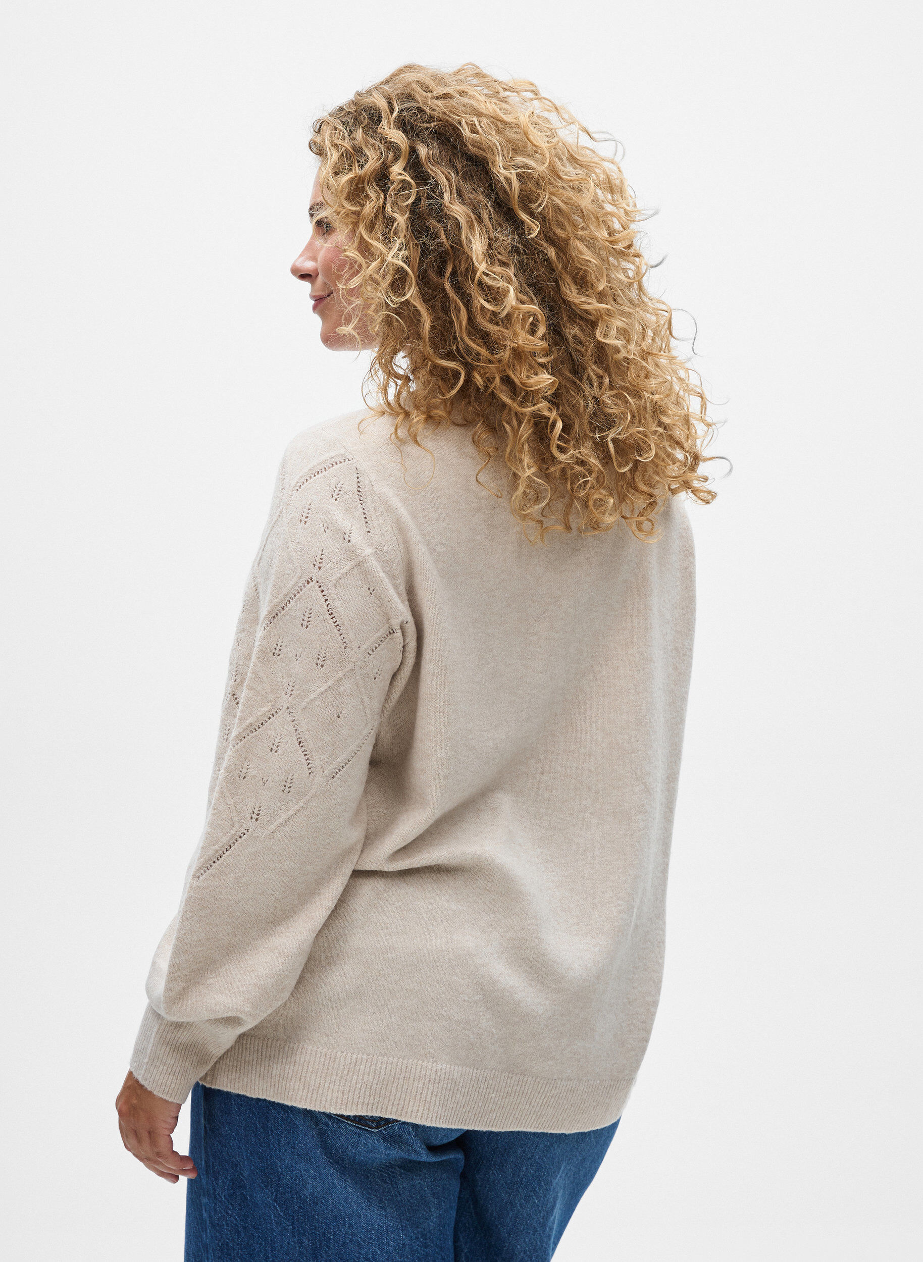 Zizzi Haut en maille &agrave; motif ajour&eacute; et manches ballon, Beige, Model image number 2