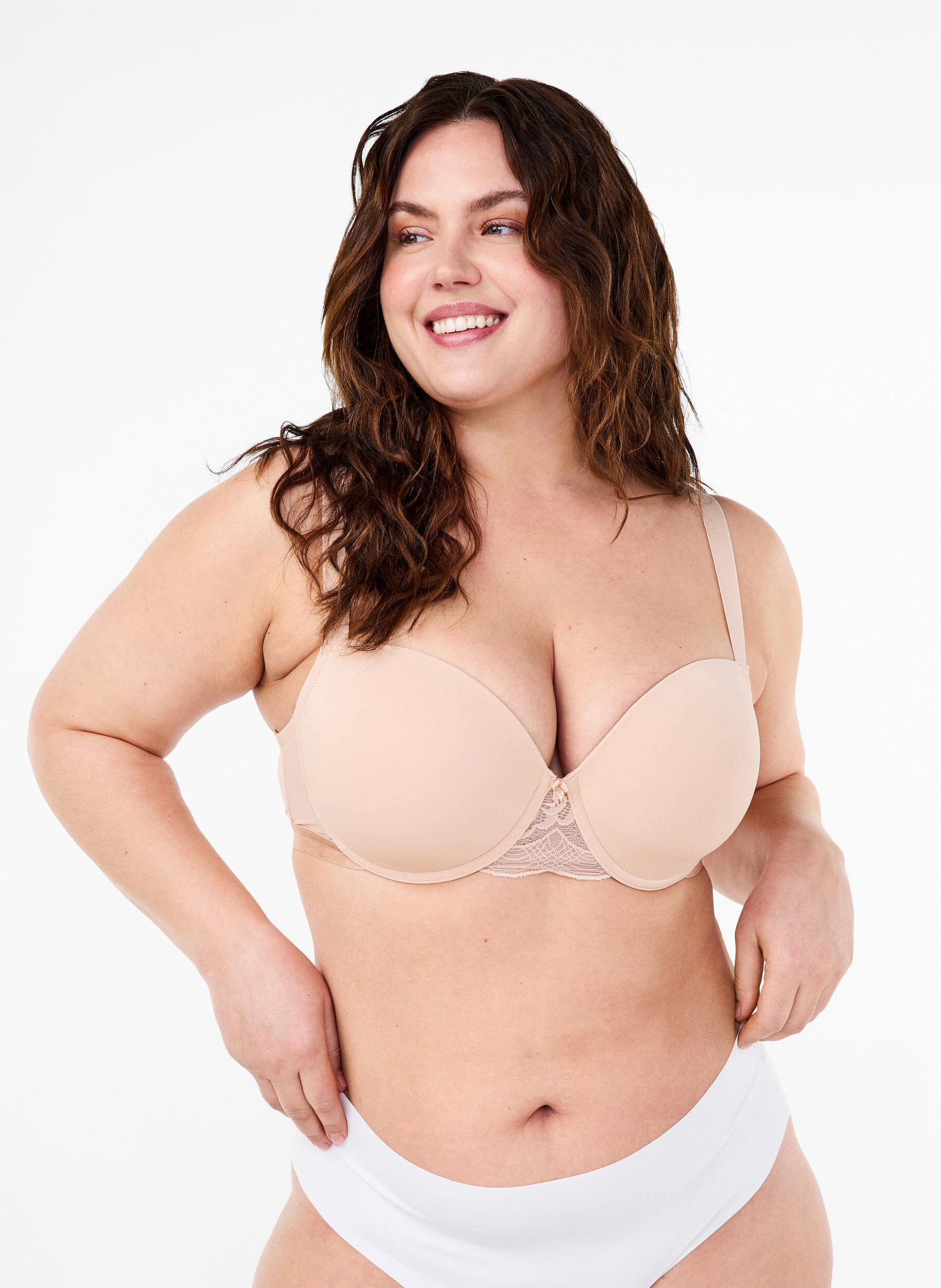 Soutien-gorge moul&eacute; avec r&eacute;sille, Beige, Model