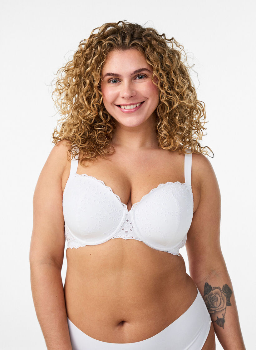 Soutien-gorge moul&eacute; avec broderie anglaise, Blanc, Model image number 0