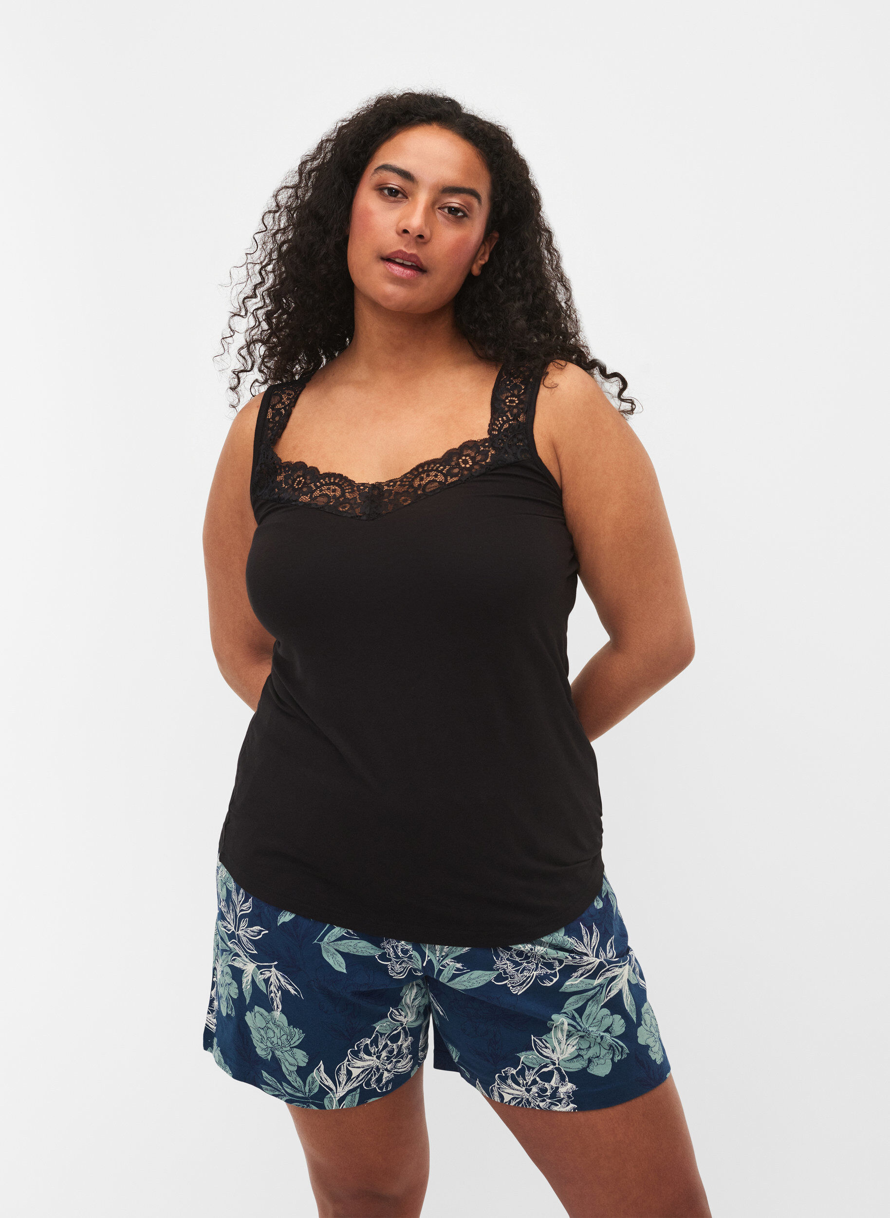Zizzi Top en viscose avec bord en dentelle, Noir, Model image number 0