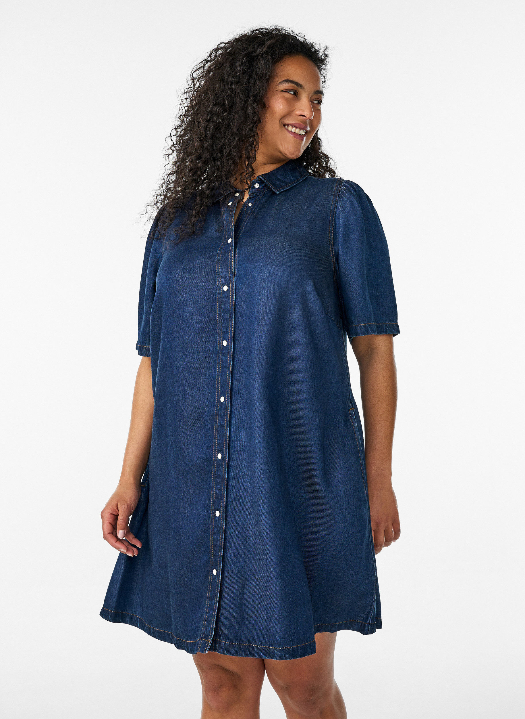 ZizziRobe en jean en lyocell avec boutons et manches courtes, Bleu, Model image number 1