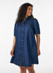 Robe en jean en lyocell avec boutons et manches courtes, Bleu, Model image number 1