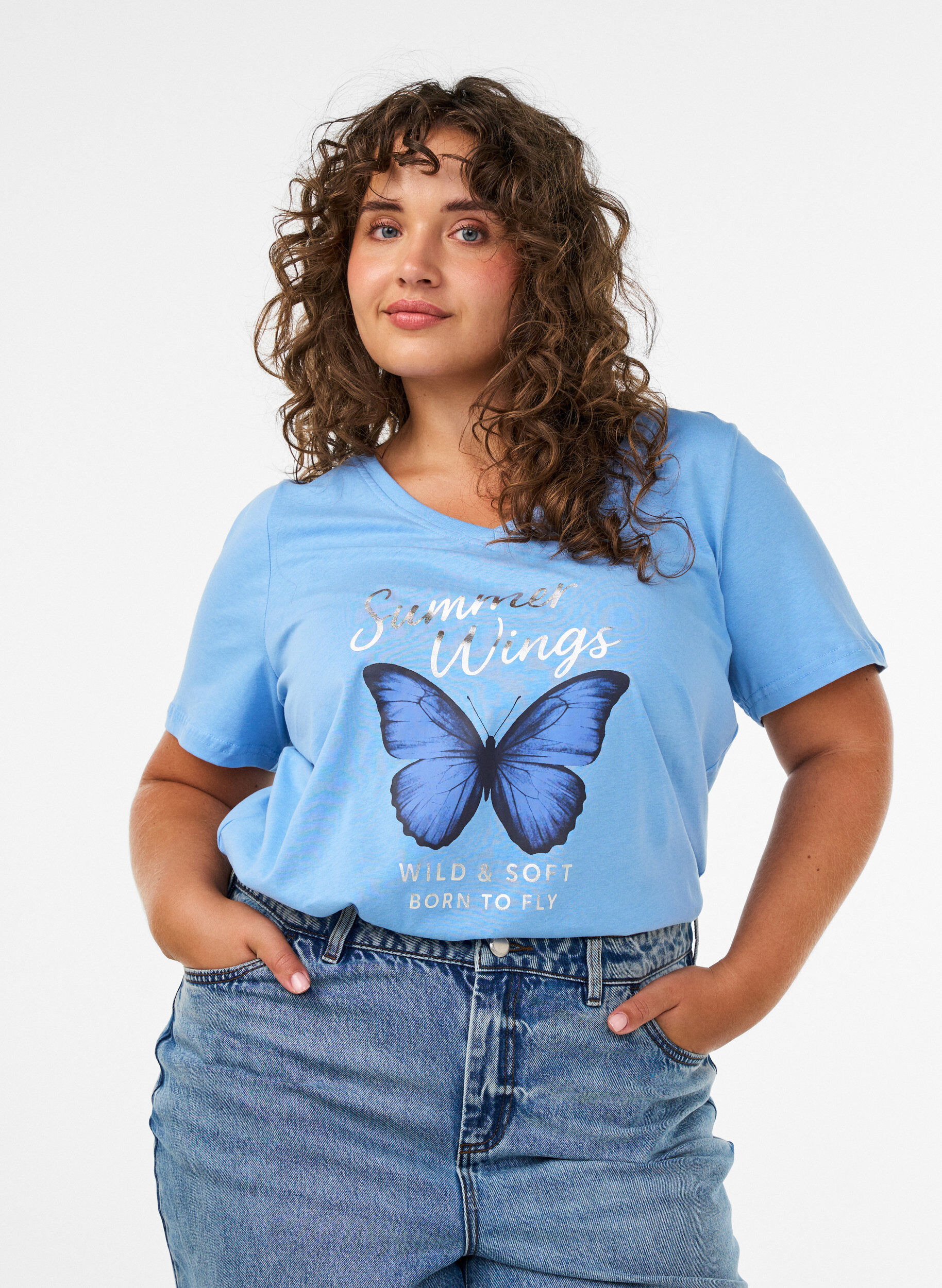 Cotton T-shirt with front print and V-neck, Light Blue, Model