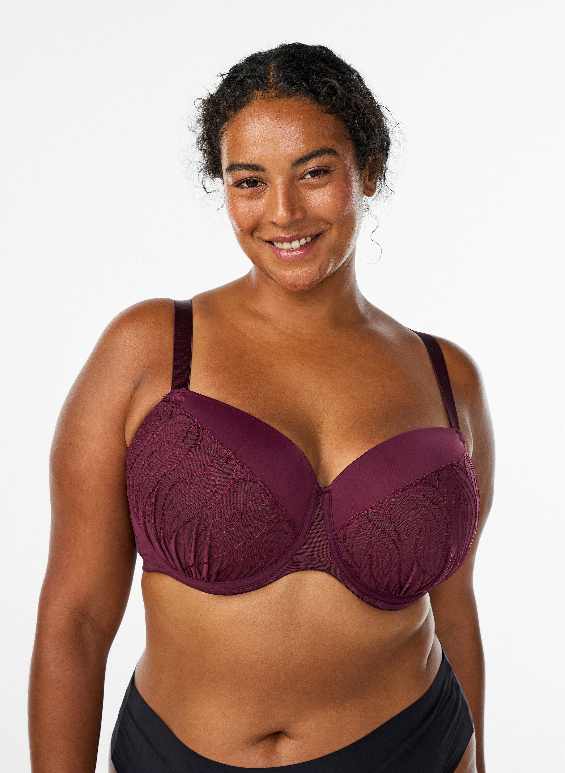 Soutien-gorge moul&eacute; avec dentelle et d&eacute;tails drap&eacute;s, Bordeaux, Model