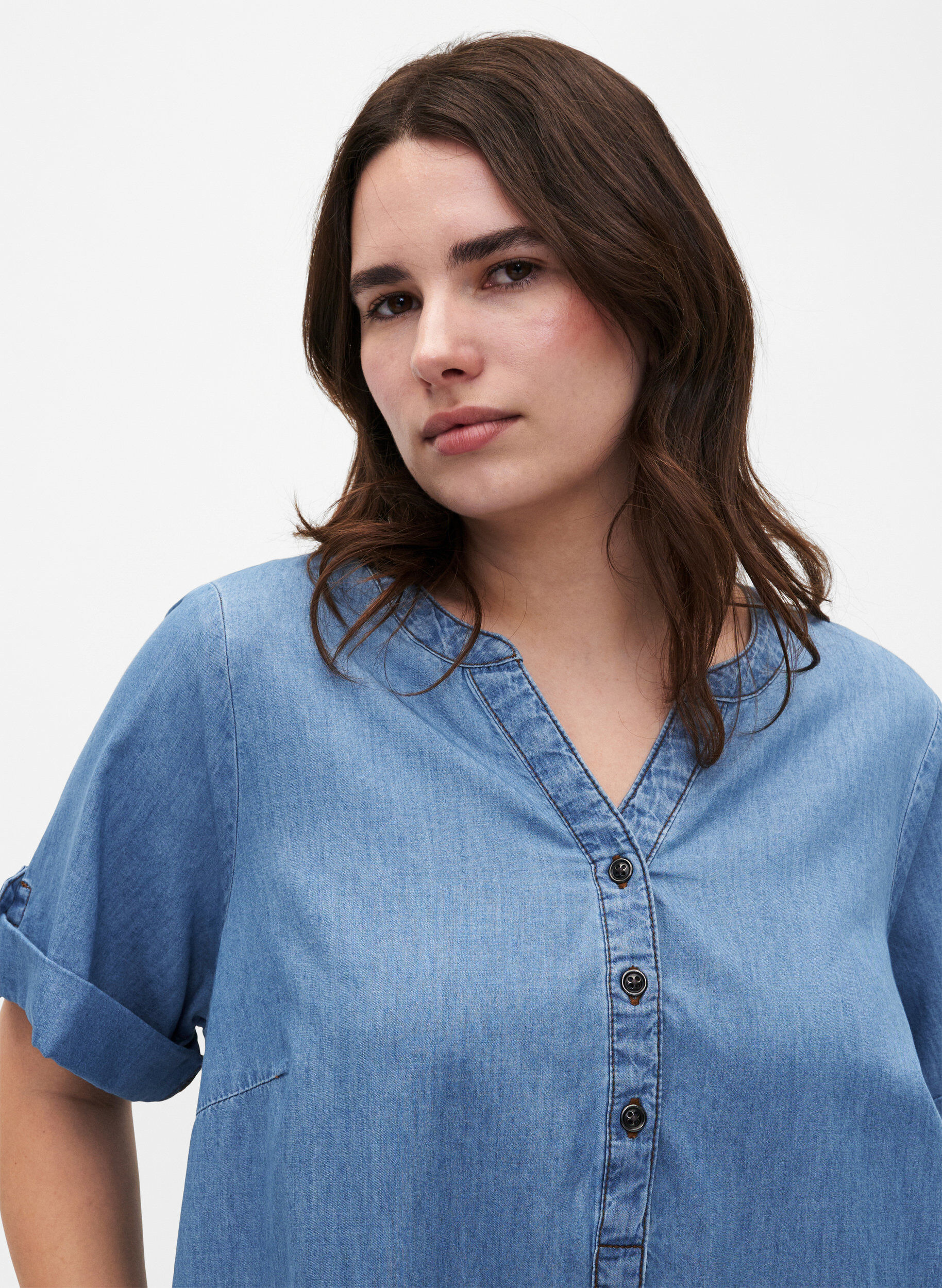 Zizzi Robe en jean avec fente et manches courtes, Blue denim, Model image number 3