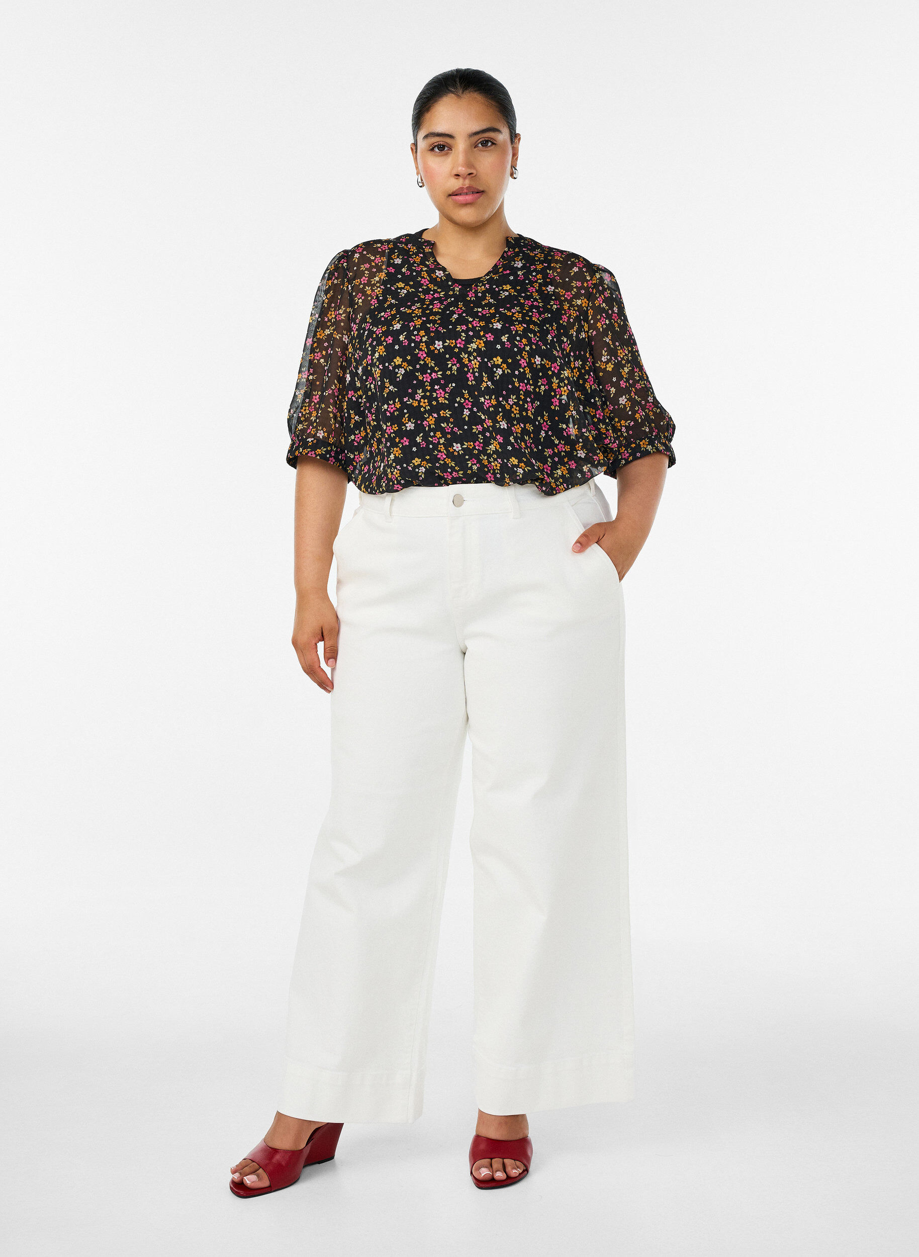 ZizziBlouse &agrave; imprim&eacute; floral et col V, Noir, Model image number 1