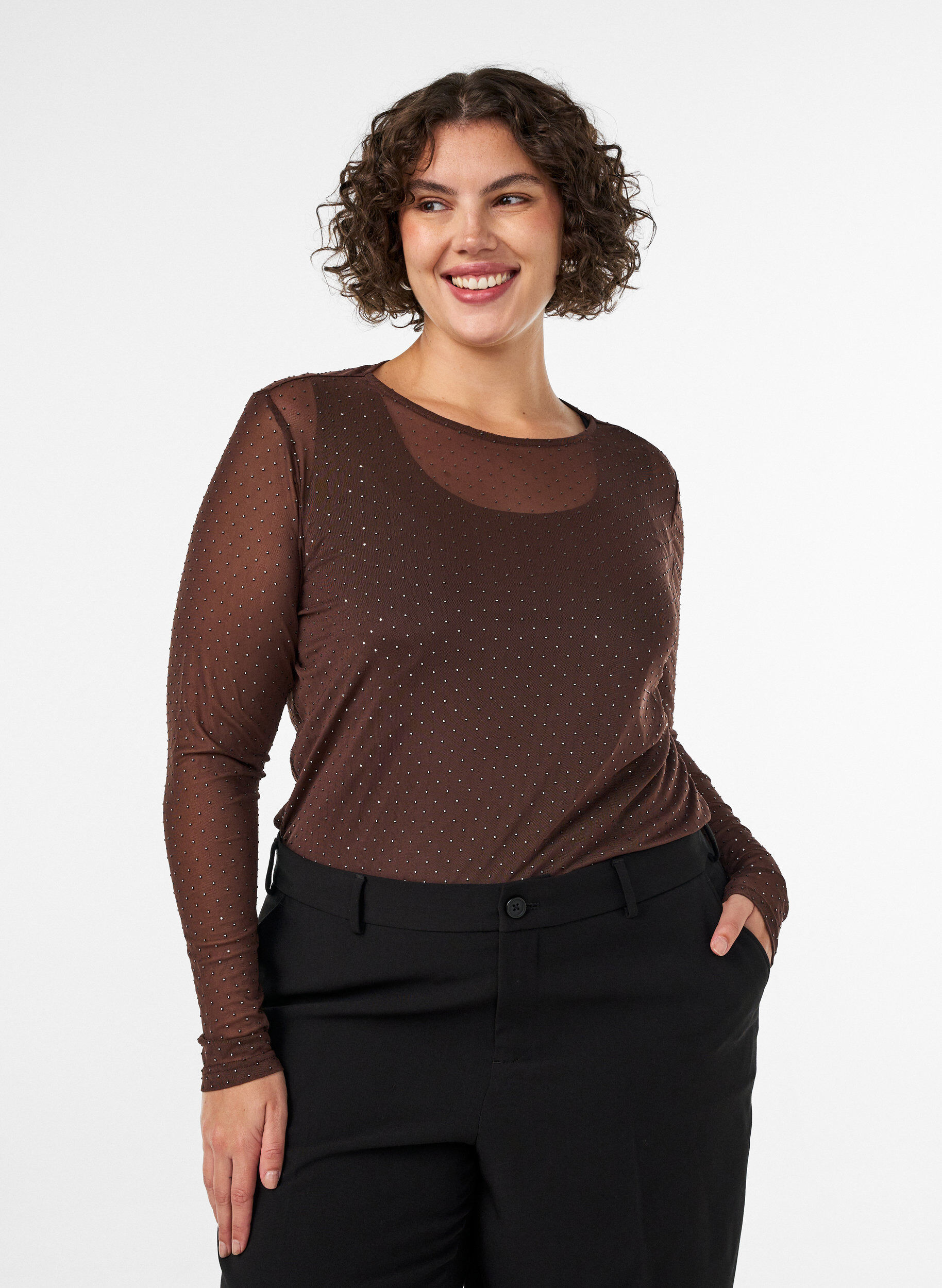 Blouse en maille transparente avec strass, Marron, Model