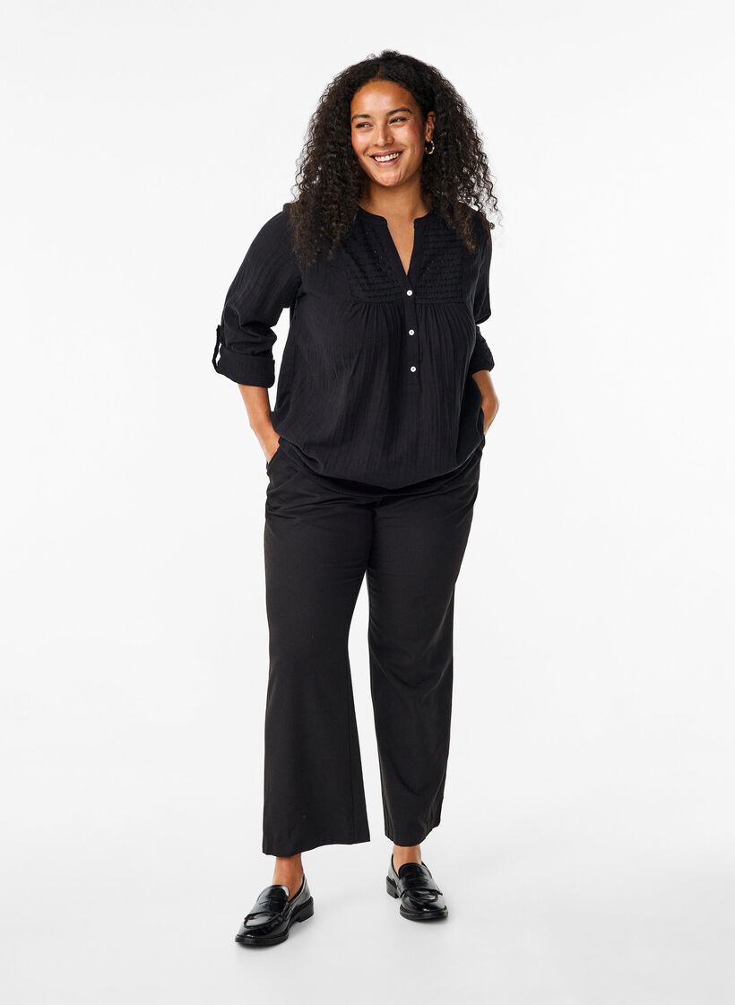 Chemisier en coton à broderie anglaise et manches 3/4, Black, Model image number 2