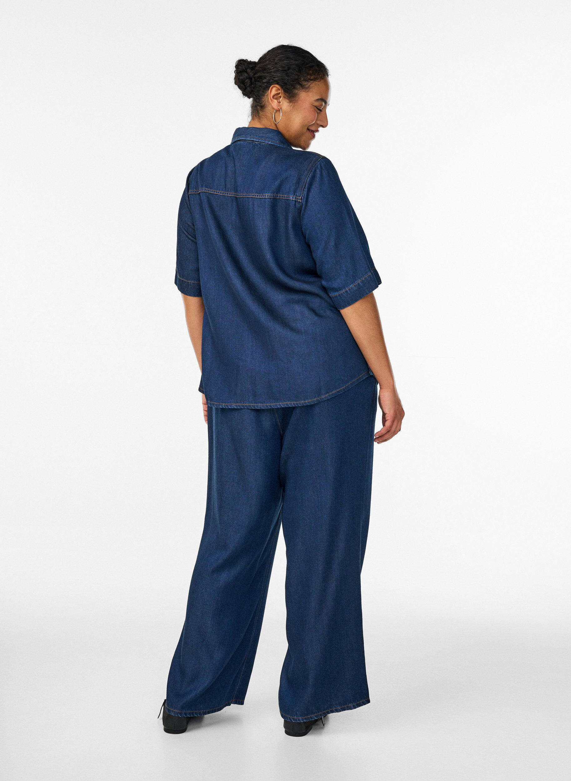 Zizzi Pantalon large en lyocell aspect denim, Bleu, Model image number 1
